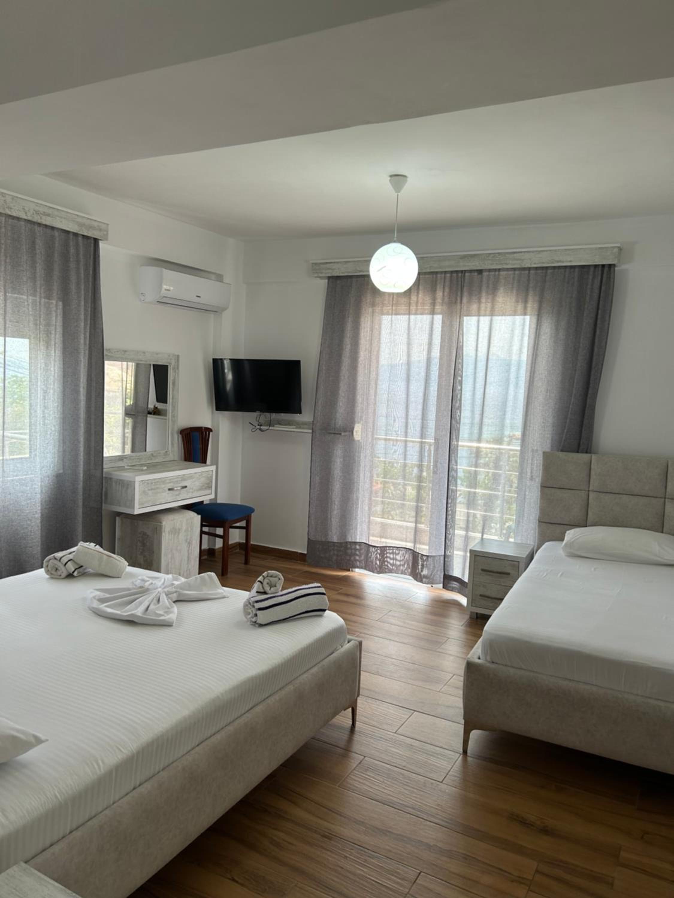 Eri Rooms