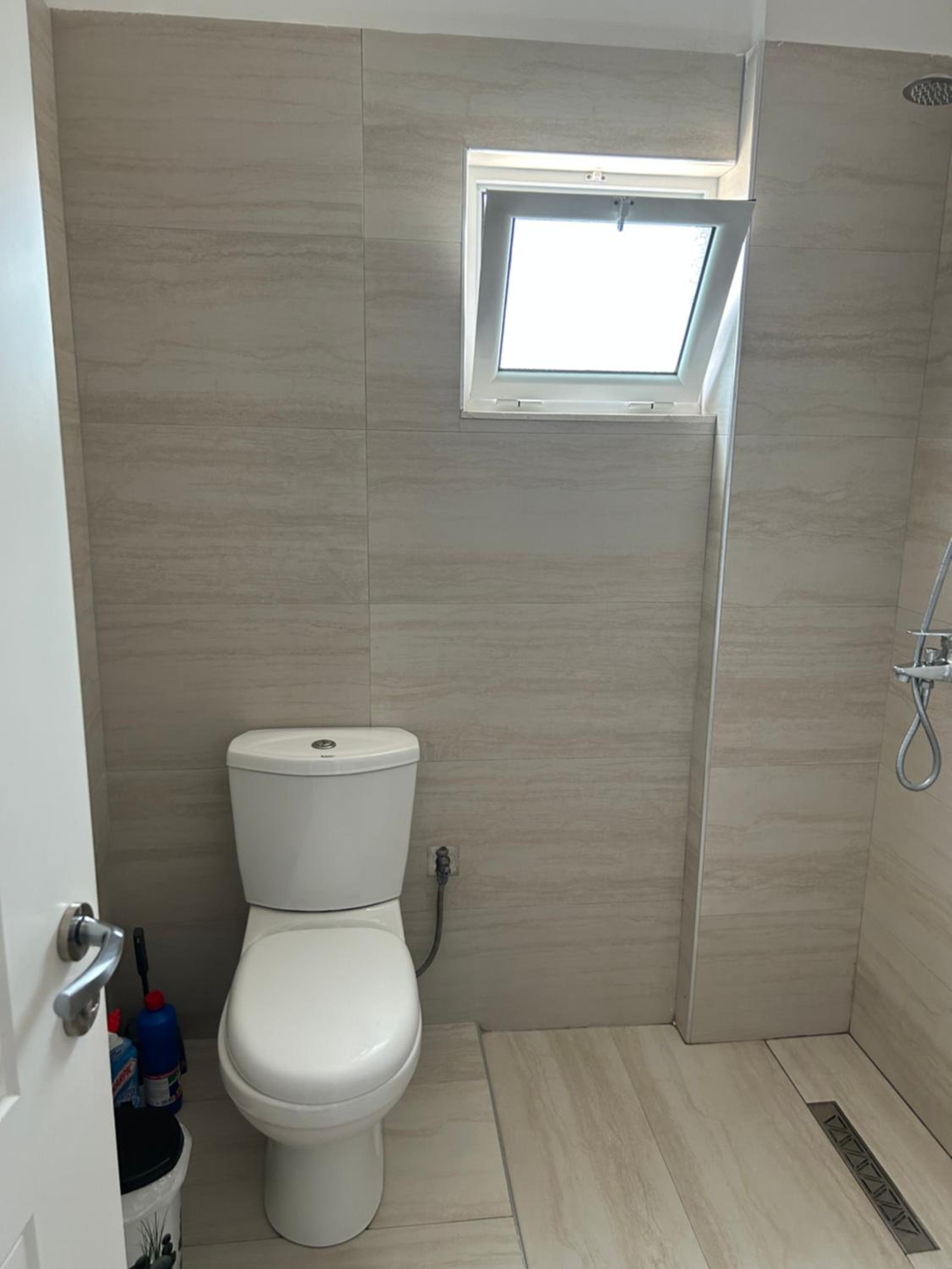 Eri Rooms