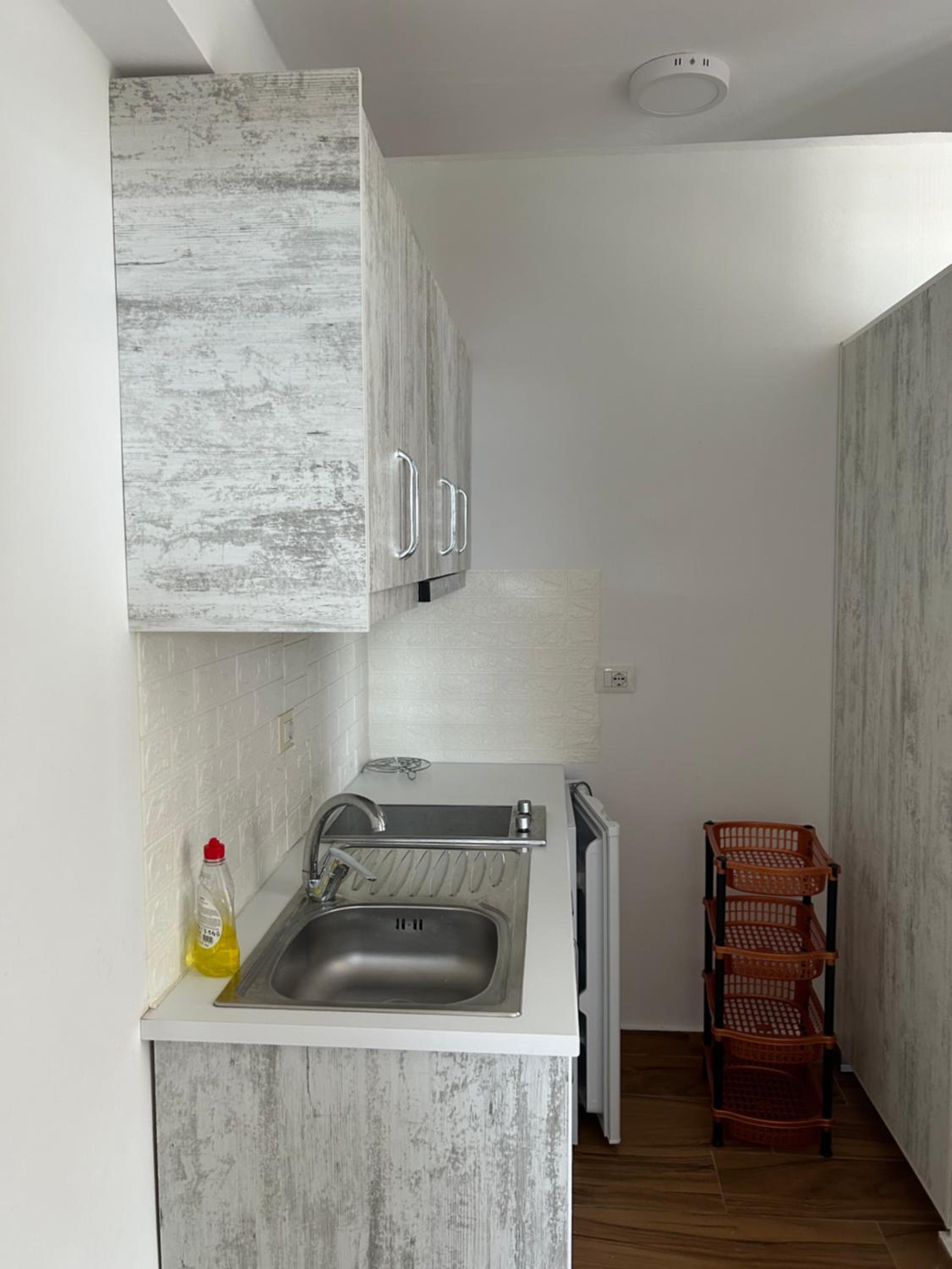 Eri Rooms