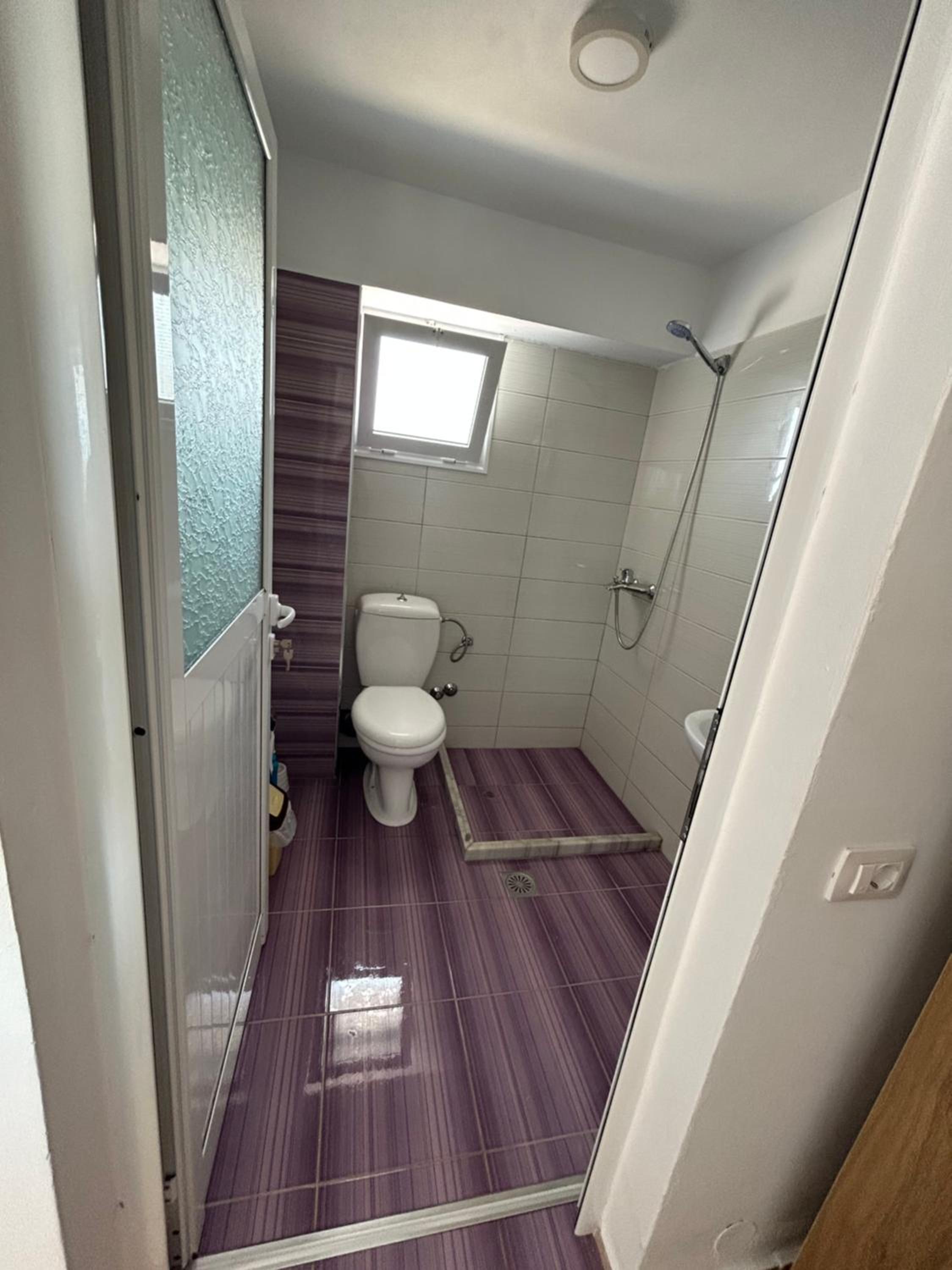 Eri Rooms