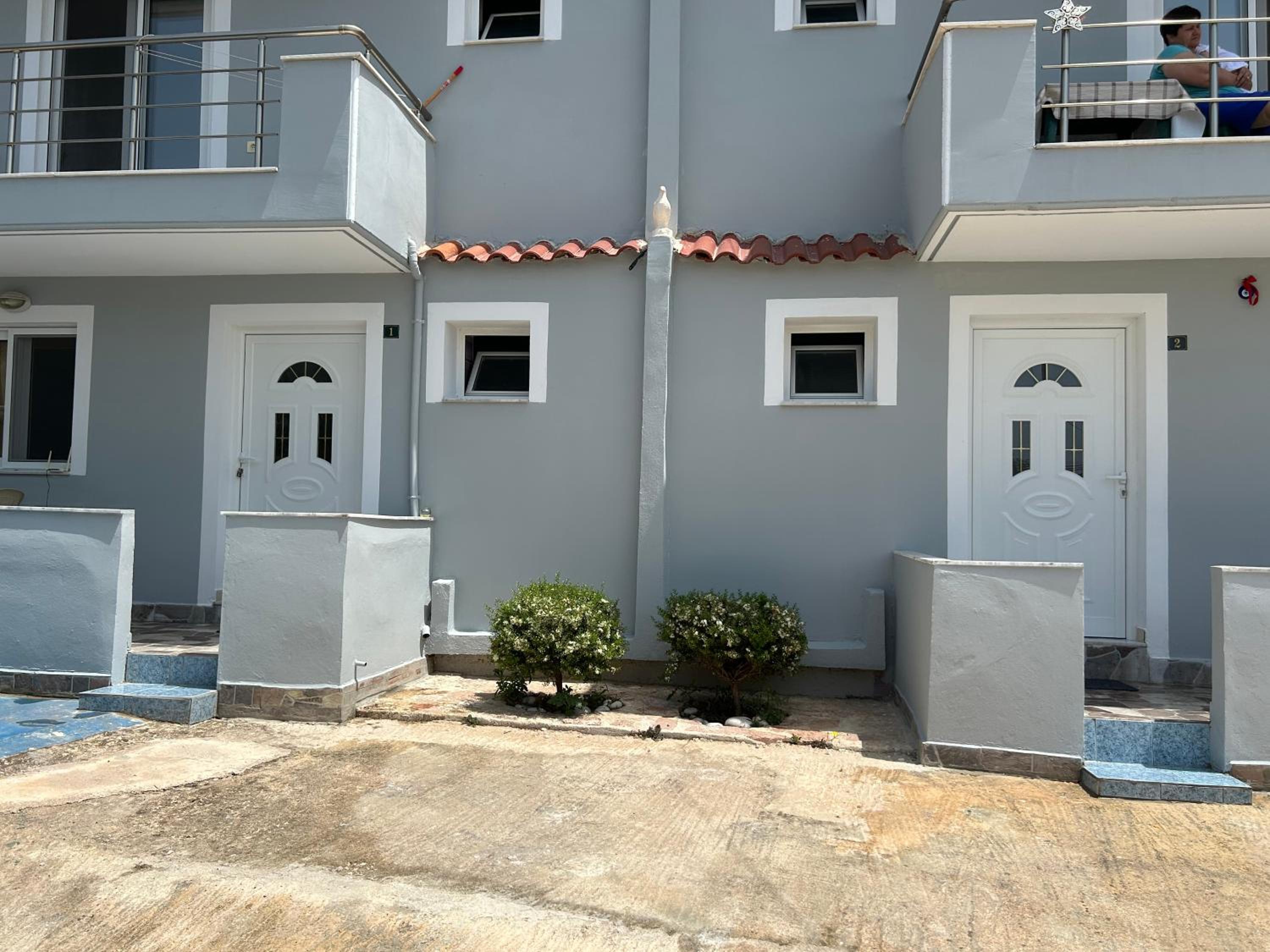 Eri Rooms