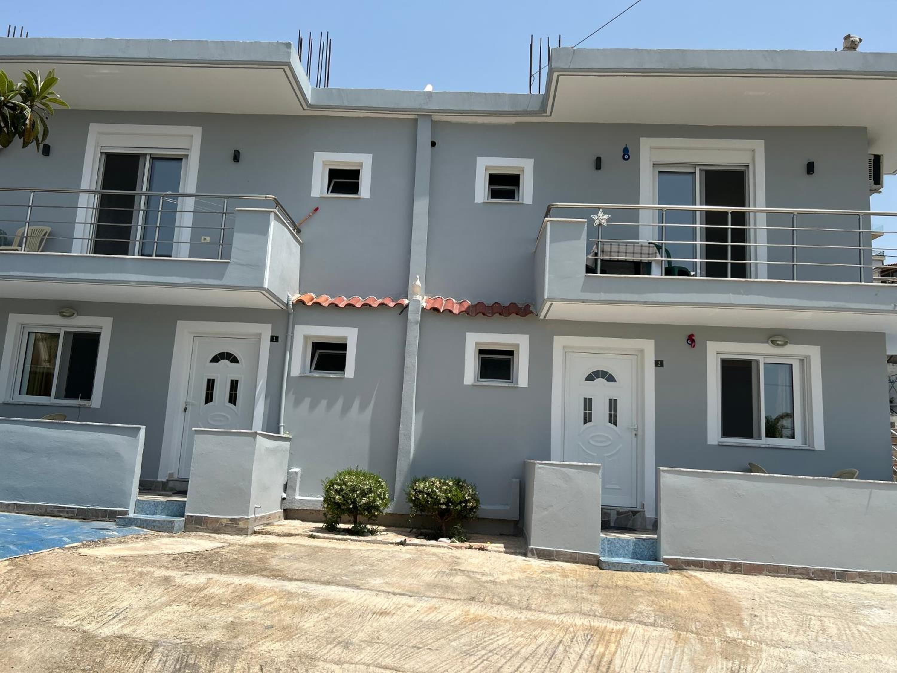 Eri Rooms