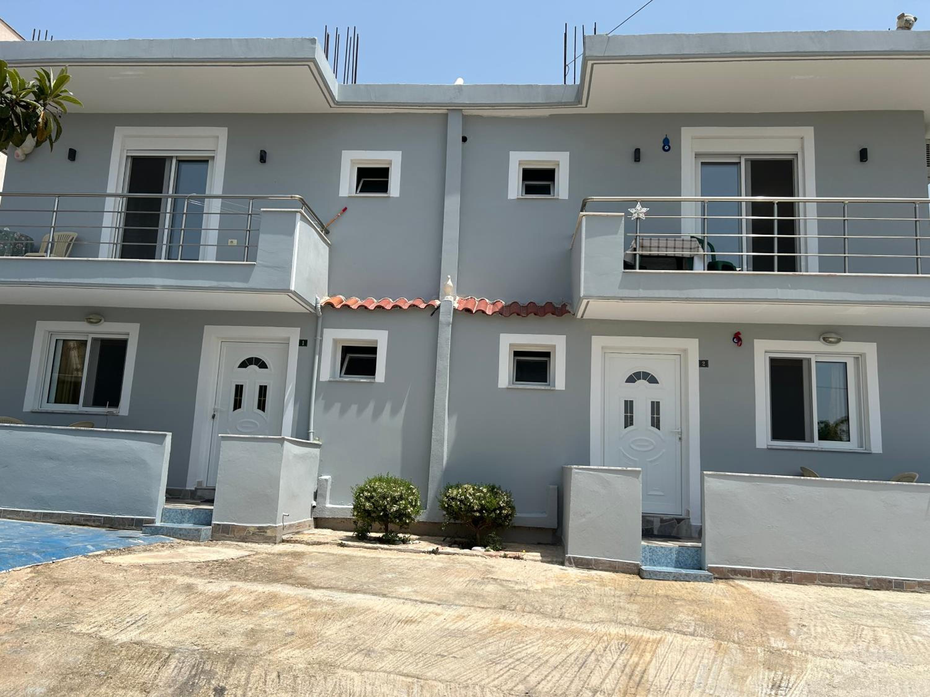 Eri Rooms