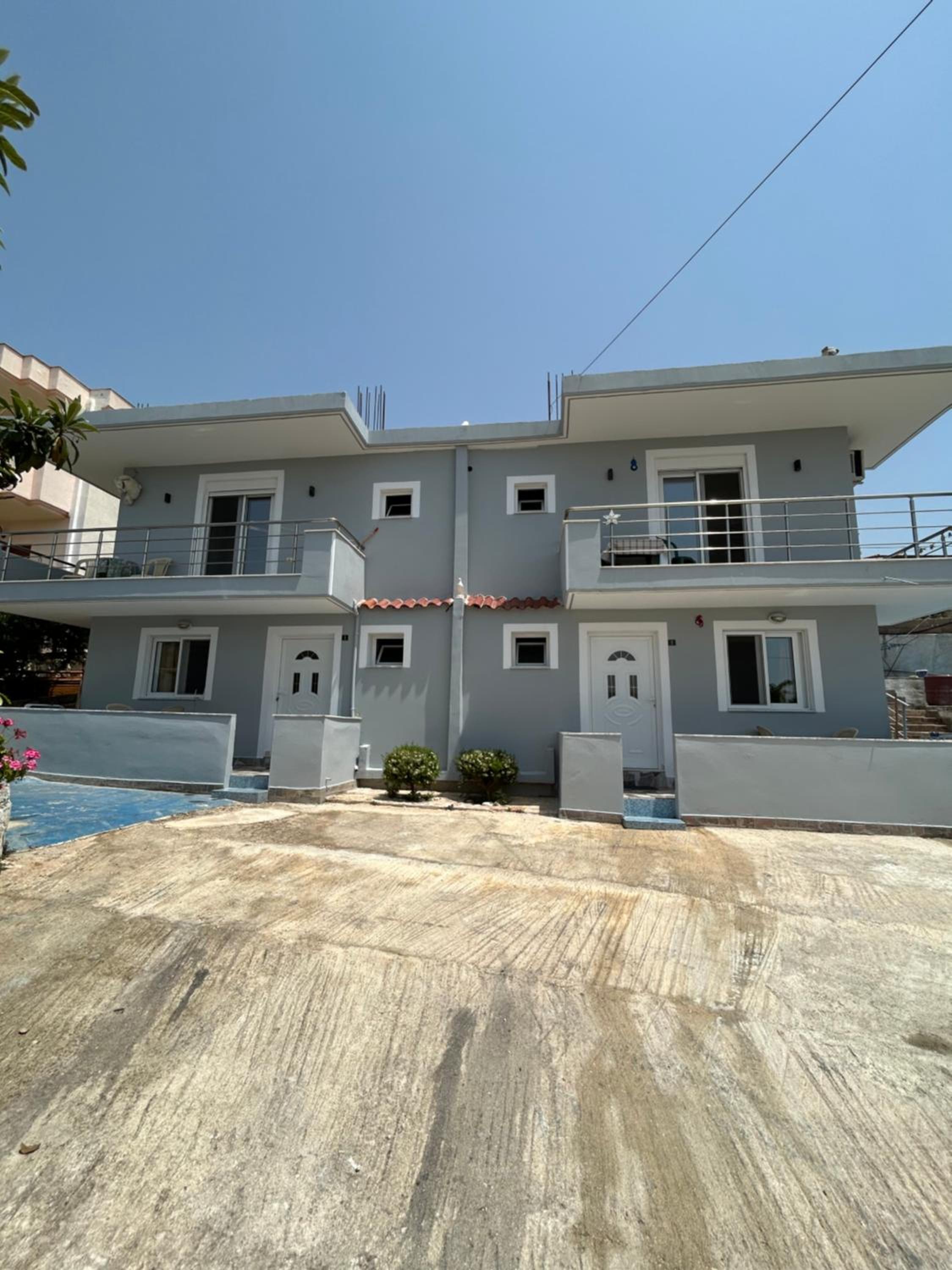 Eri Rooms