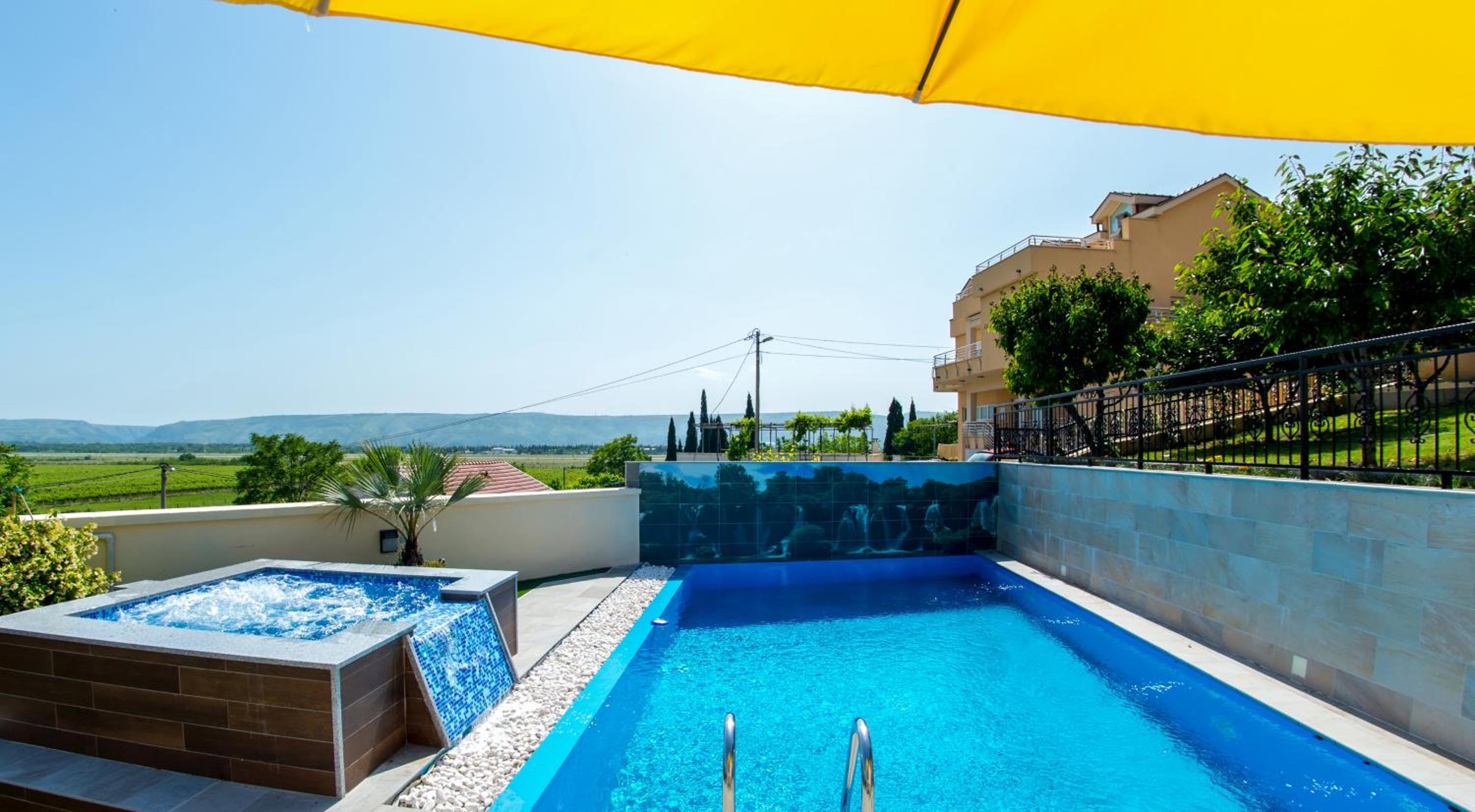 Luxury Villa with Private Pool and Jacuzzi