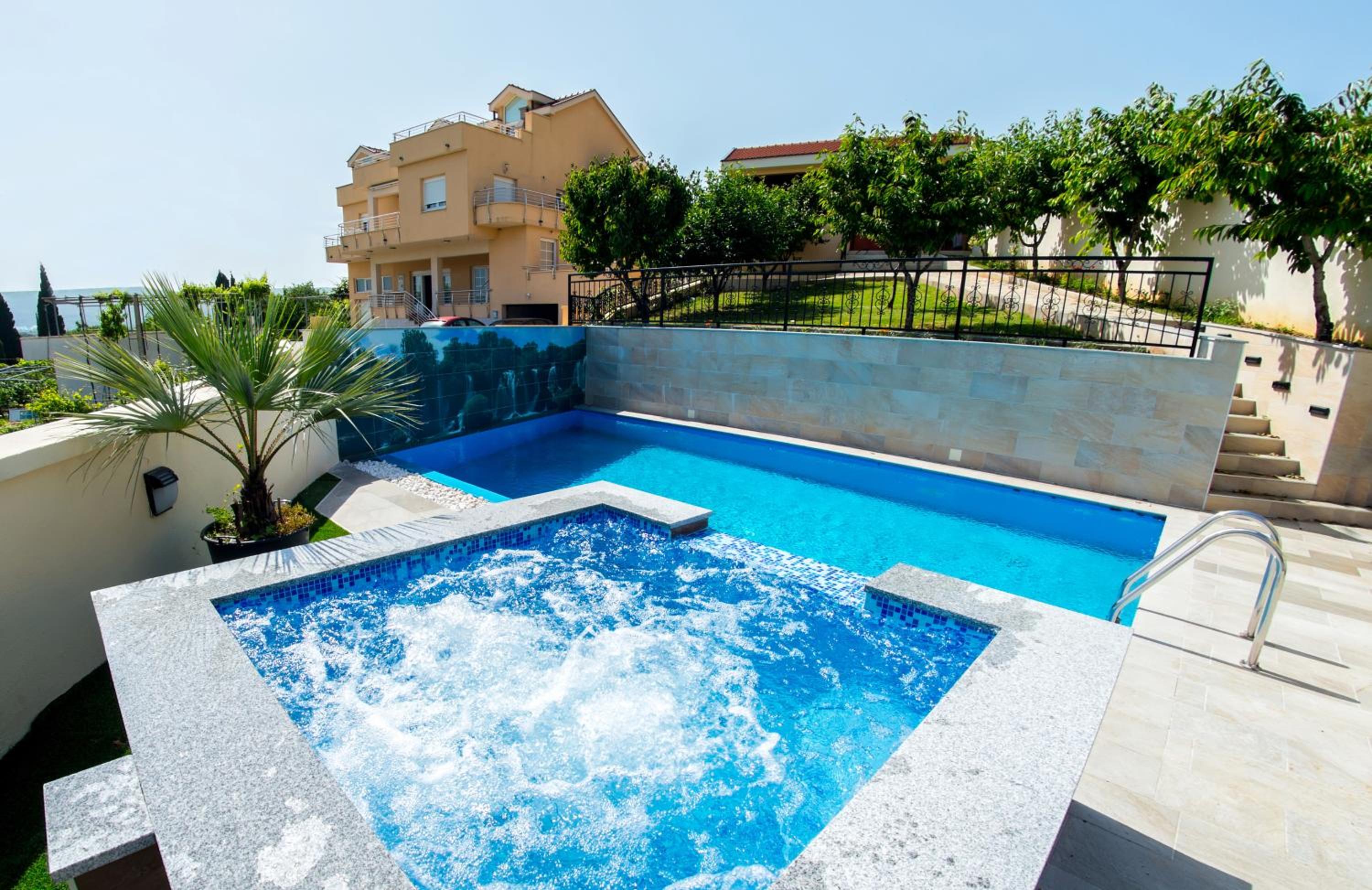 Luxury Villa with Private Pool and Jacuzzi