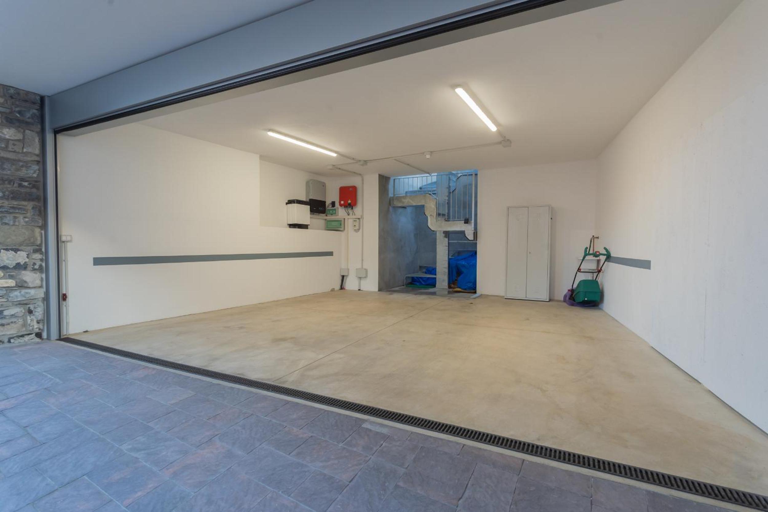 Pozzo Vertical Apartment with garden and parking by Rent All Como