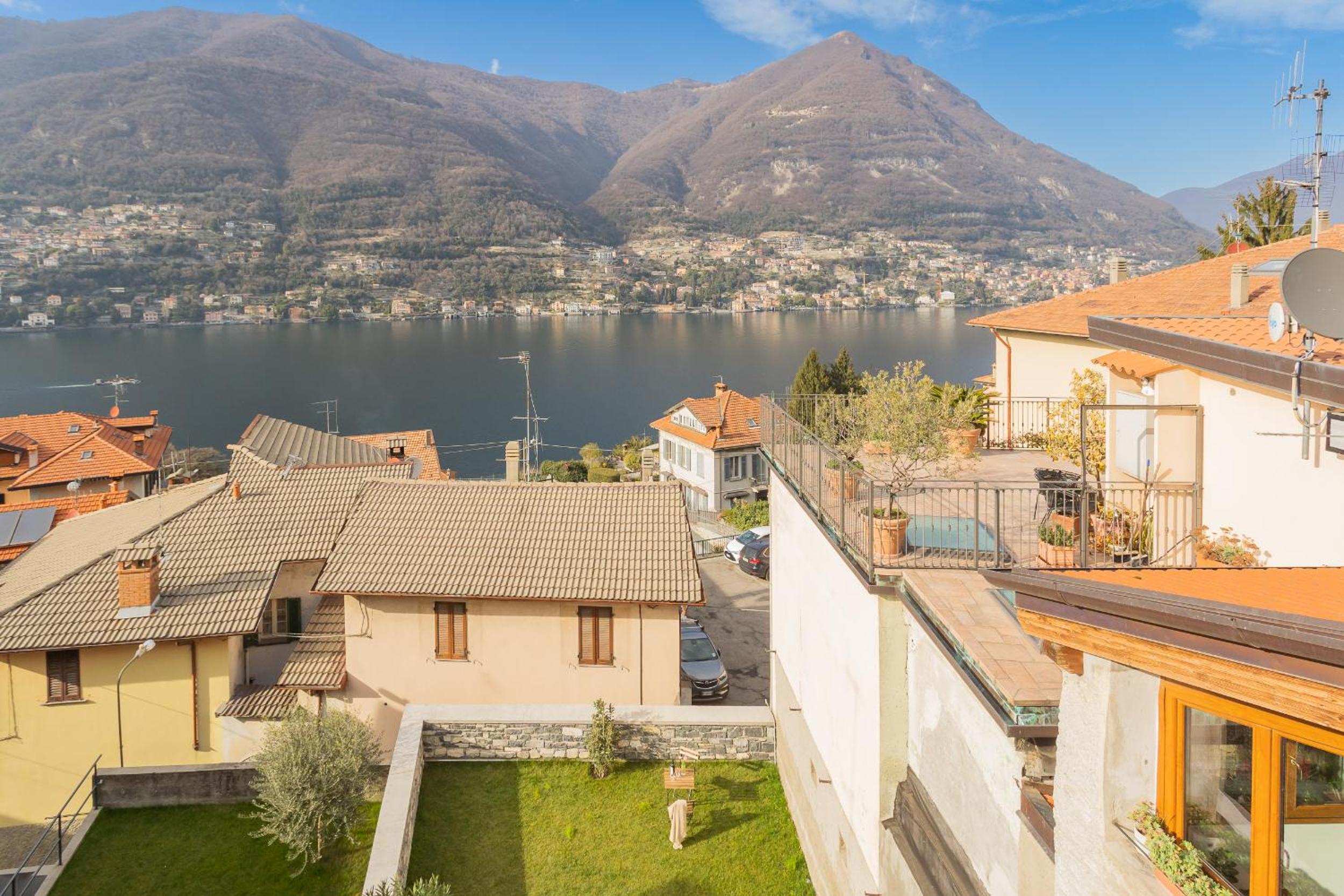 Pozzo Vertical Apartment with garden and parking by Rent All Como