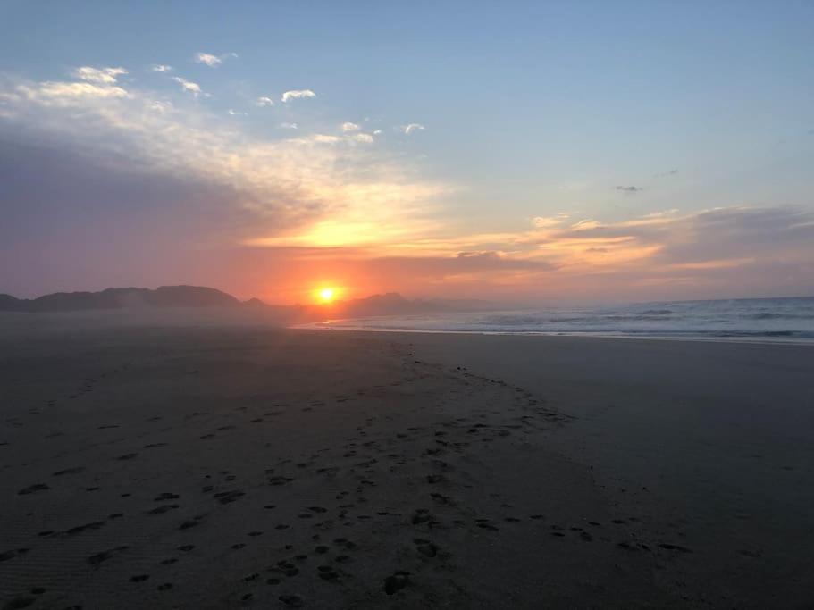 Casual, beachy and 100m to Seals Surf Spot view 4
