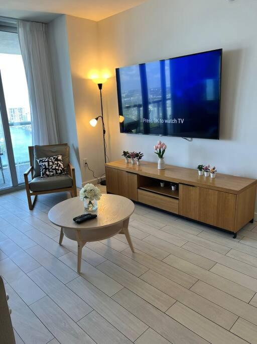 Trendy Beachfront Flat, Sea Views, Style & Amenities -A view 5