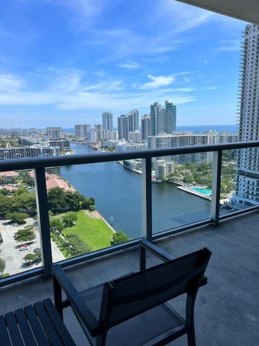 Trendy Beachfront Flat, Sea Views, Style & Amenities -A view 2