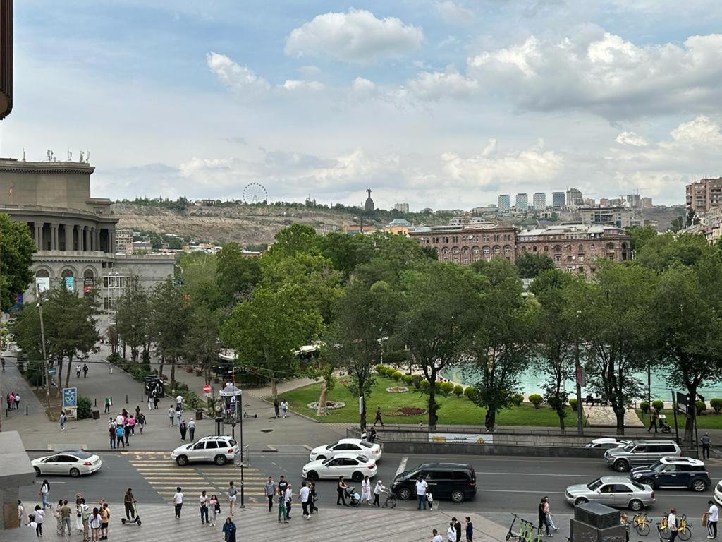 Northern Avenue, 2 bedrooms Luxury & Grand apartment with large balcony HH615