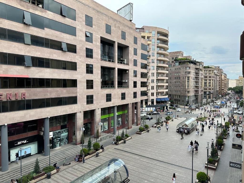 Northern Avenue, 2 bedrooms Luxury & Grand apartment with large balcony HH615
