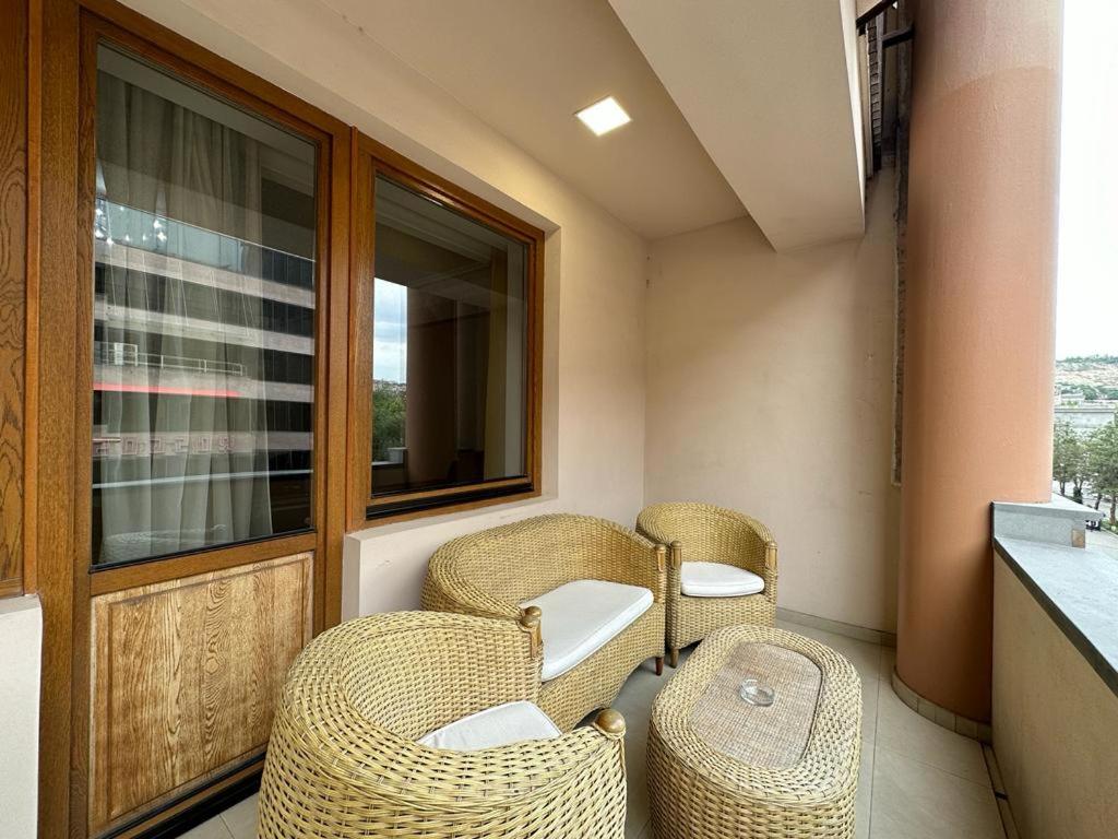 Northern Avenue, 2 bedrooms Luxury & Grand apartment with large balcony HH615