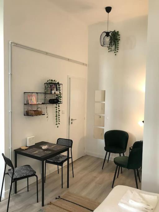 Near City park only 5 minutes walk , where you can find the world famous Szechenyi thermal bath spa, Capital Circus , Museums The apartment is modern and n view 5