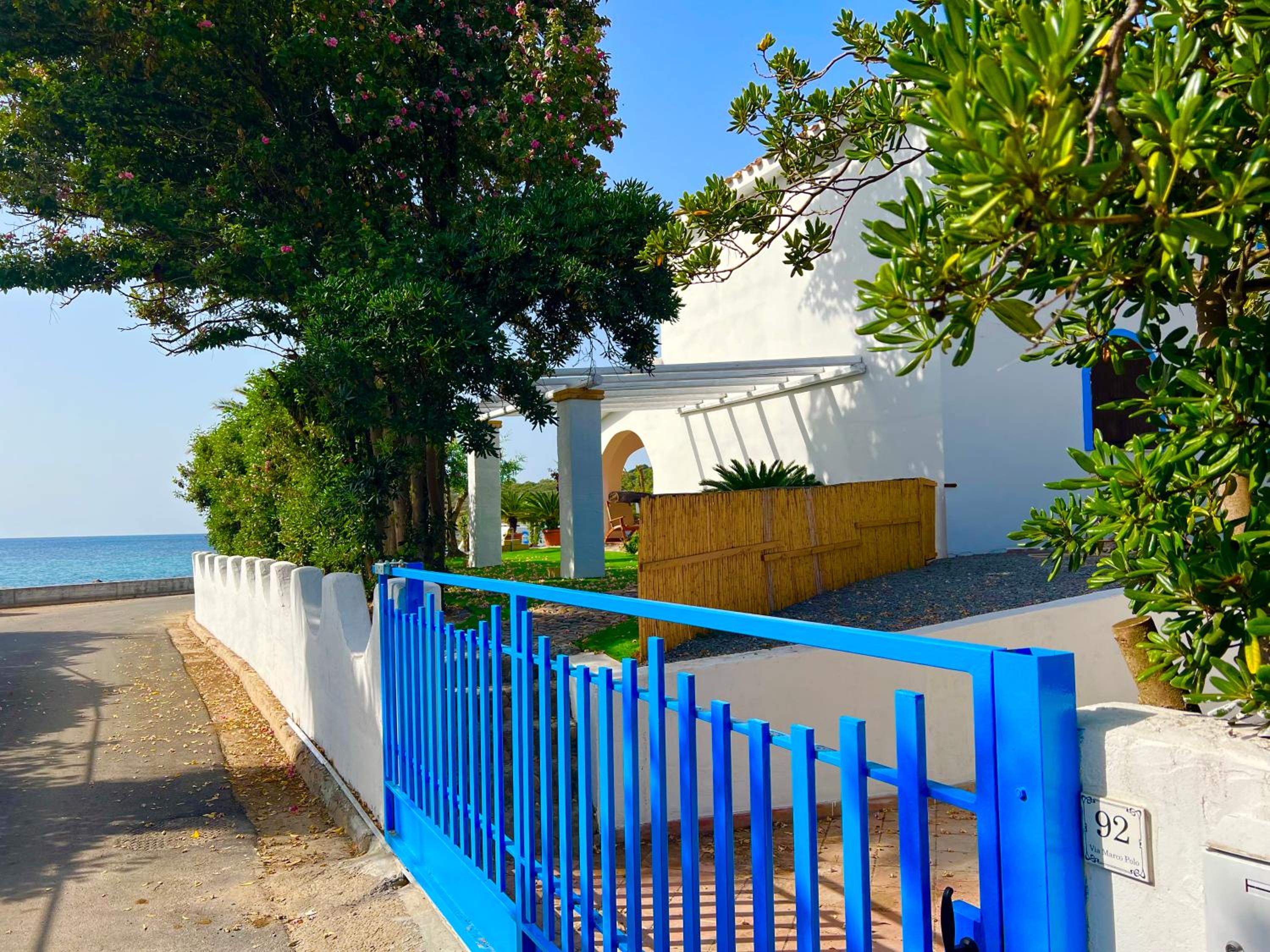Casale fronte mare - villa with swimming pool in front of the beach