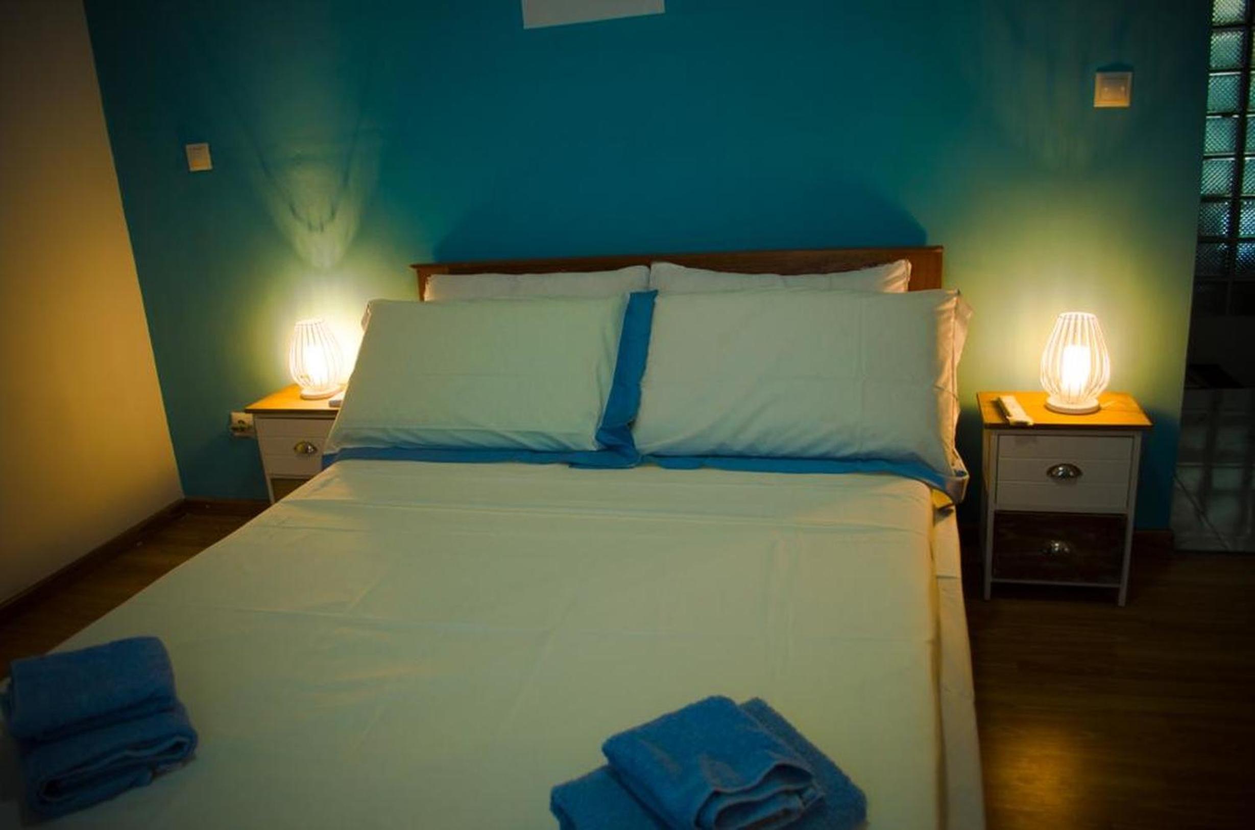 Room in Villa - The blue room is an accent of modernity in the silence of the surrounding garden view 4