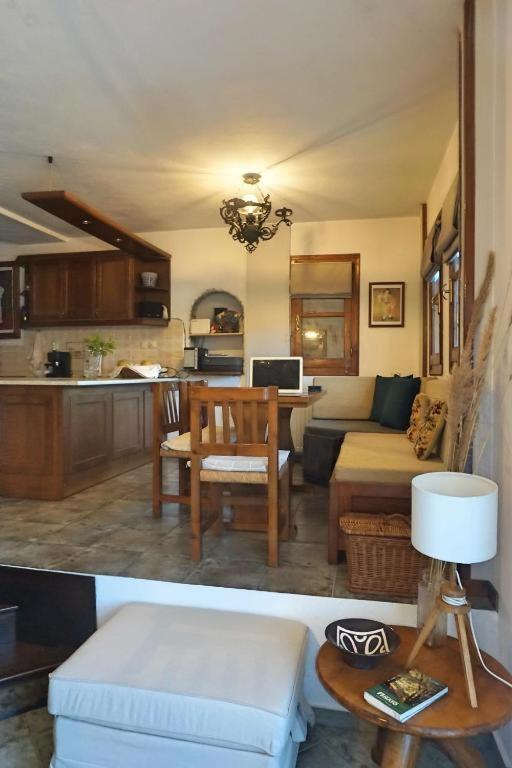 Artemisia House