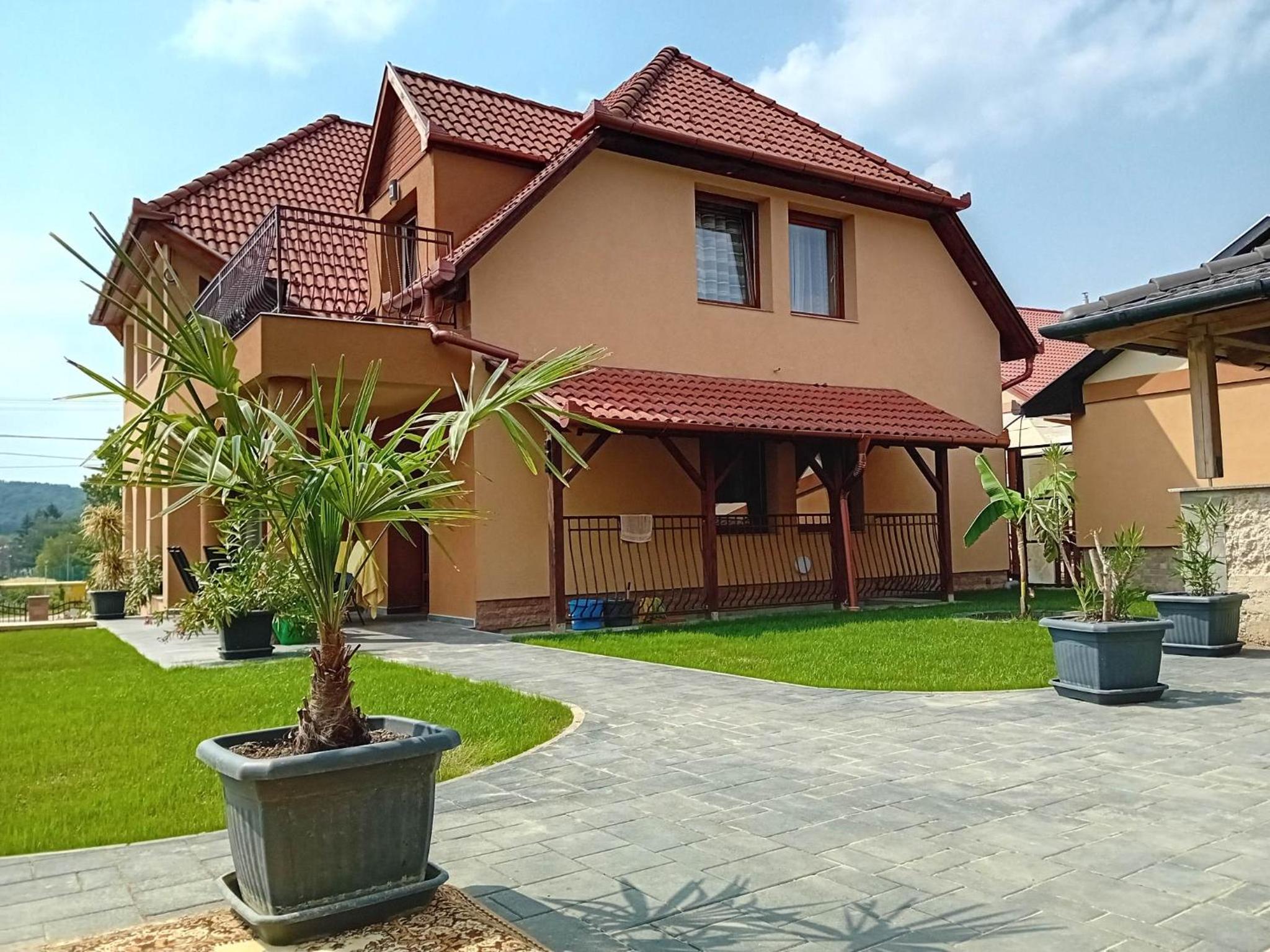 Rosé Apartments