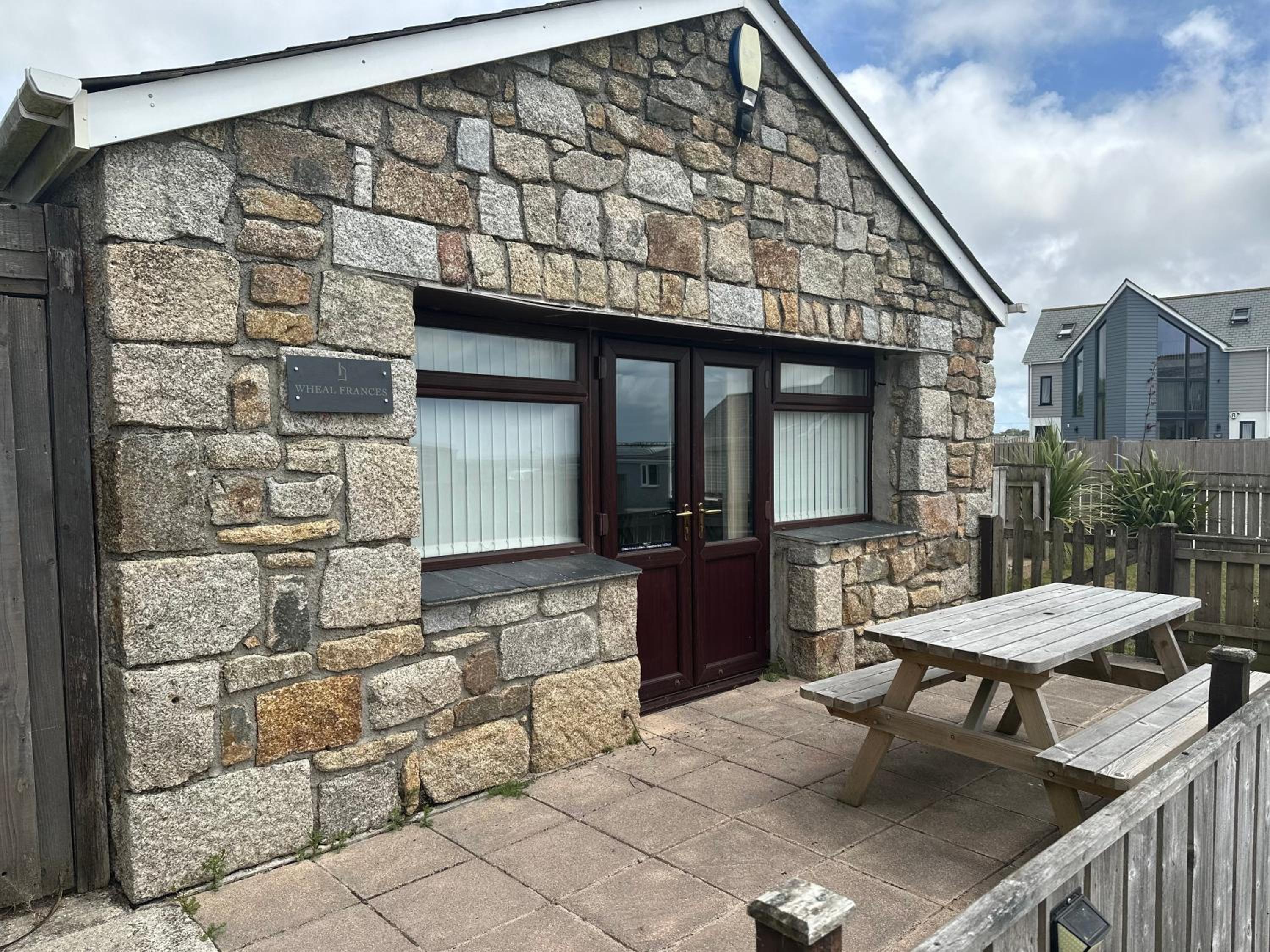 Wheal Frances-Beautifully Fitted Bungalow Helston Cornwall view 3