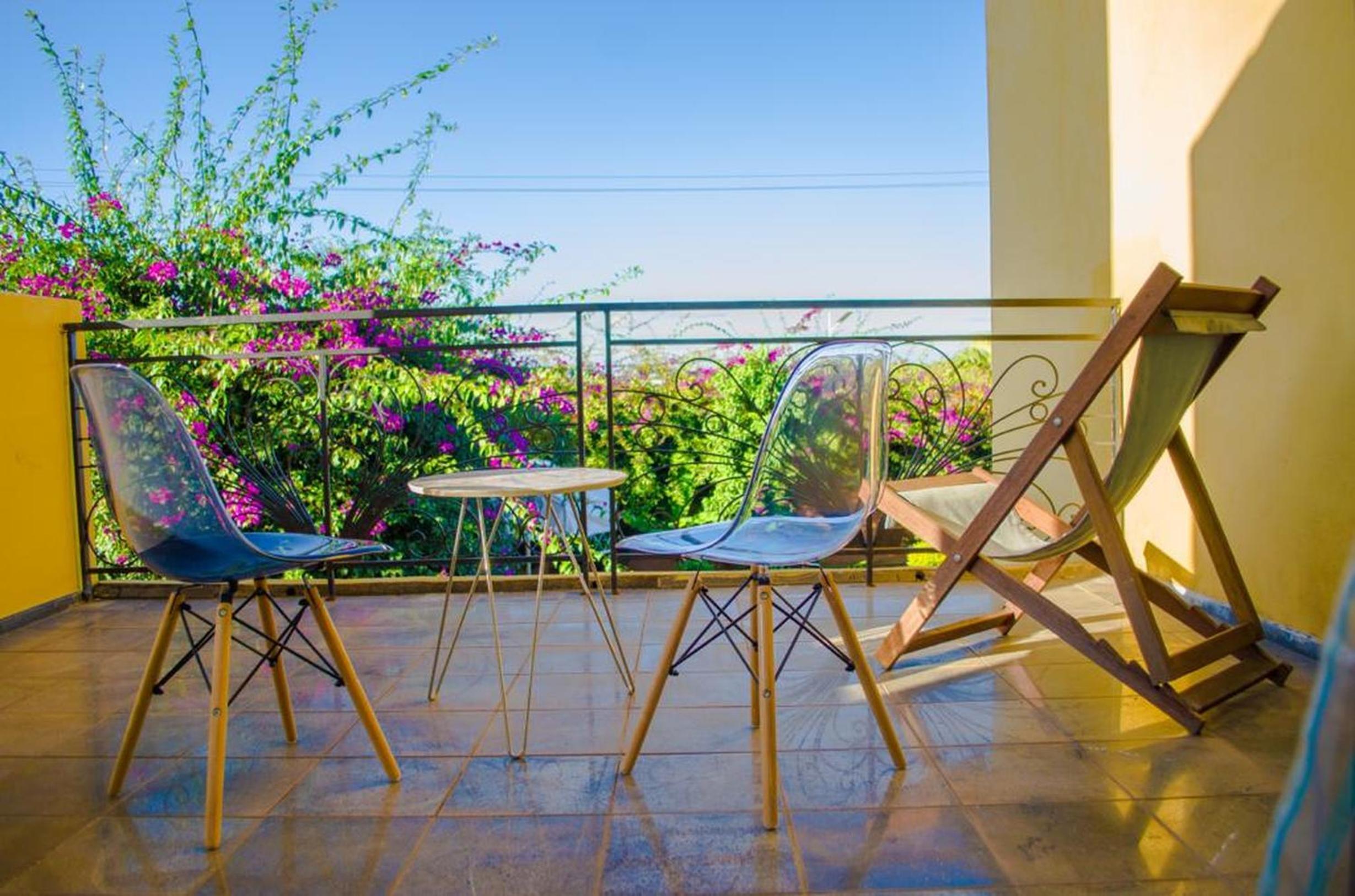 Room in Villa - The white-orange bedroom with a pleasant view overlooking the lake