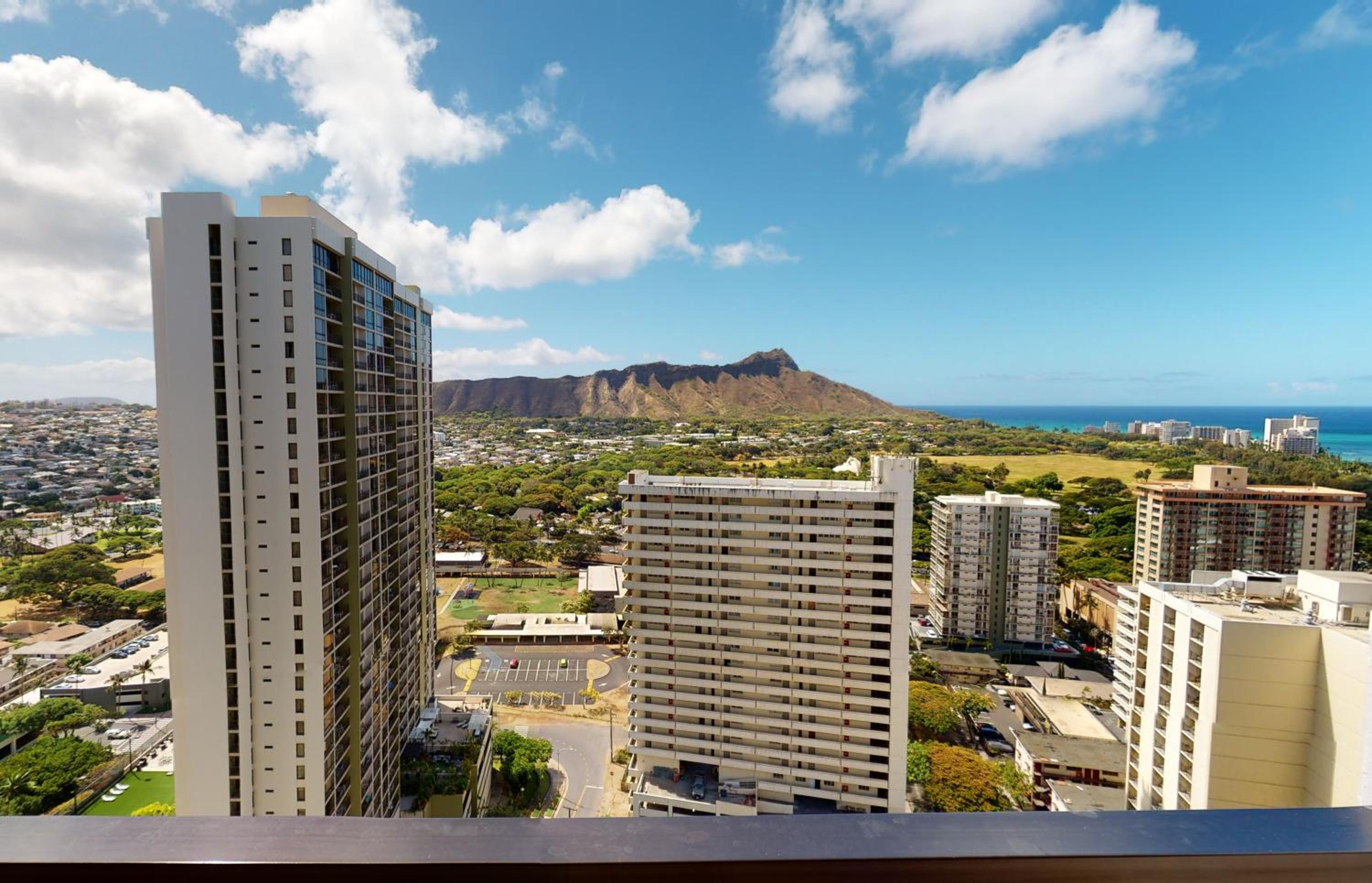 Sleek & Modern 32nd Floor Condo at the Waikiki Banyan - Free parking! view 3