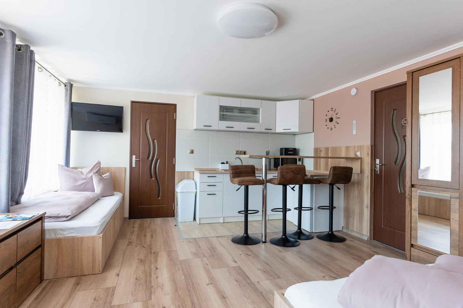 Rosé Apartments