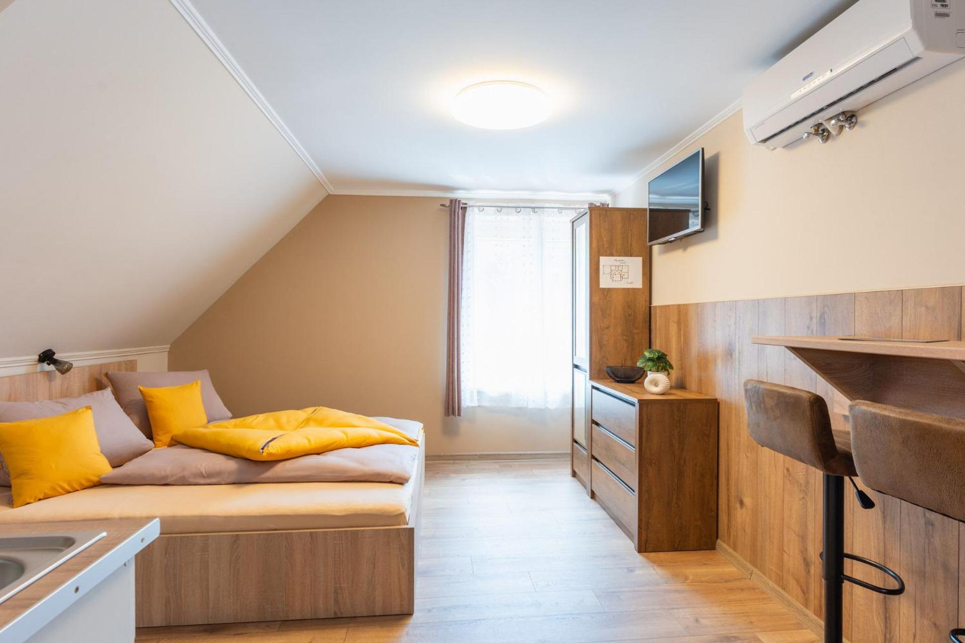 Rosé Apartments