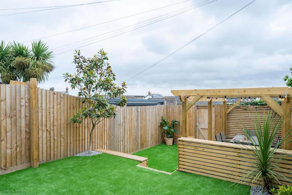 Stylish & Modern Home, Central Newquay w/parking view 3