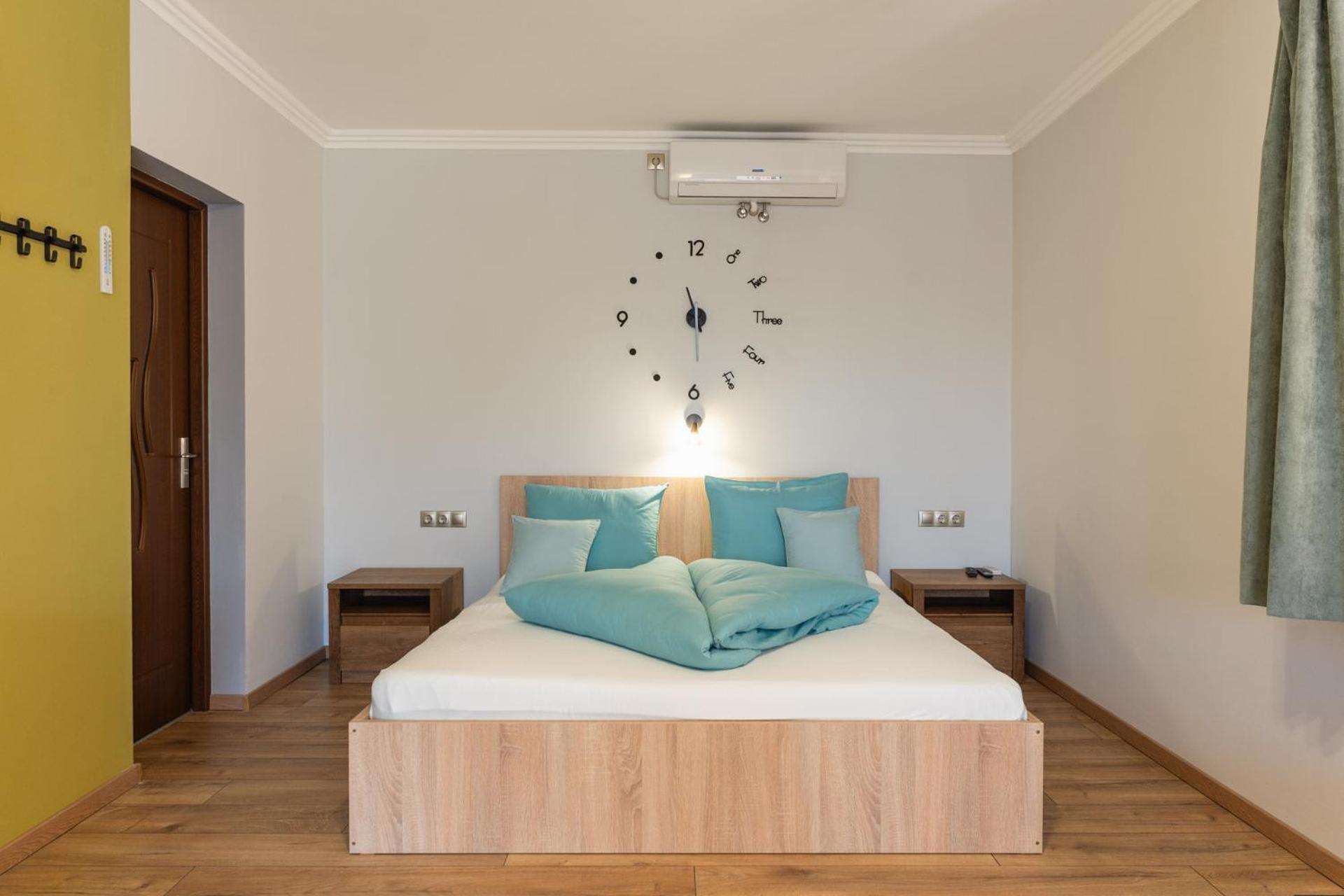 Rosé Apartments