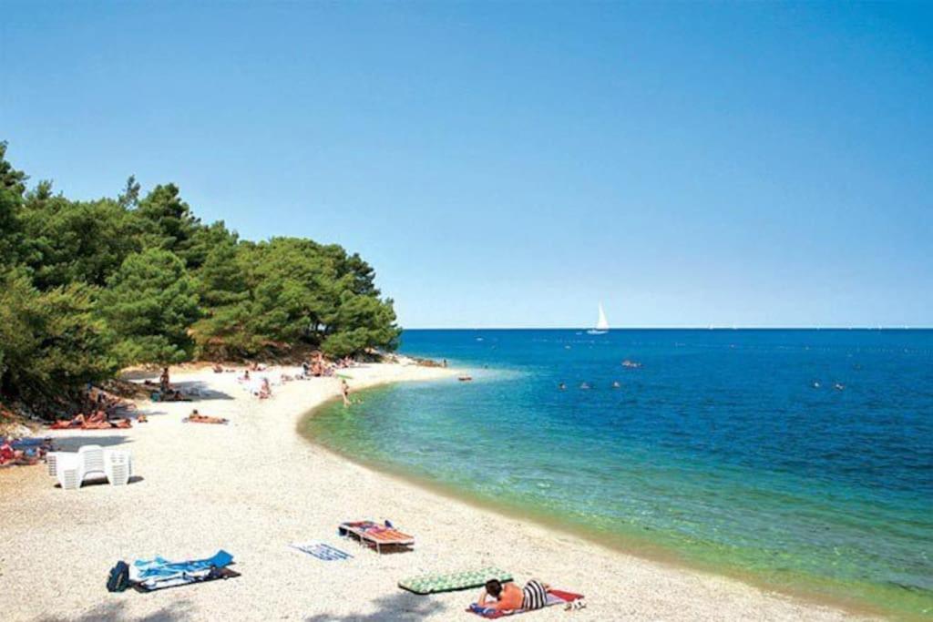 Holiday Home For 8 people, POOL + SEA view