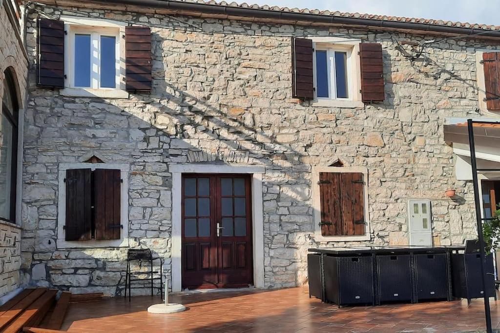 Holiday Home For 8 people, POOL + SEA view