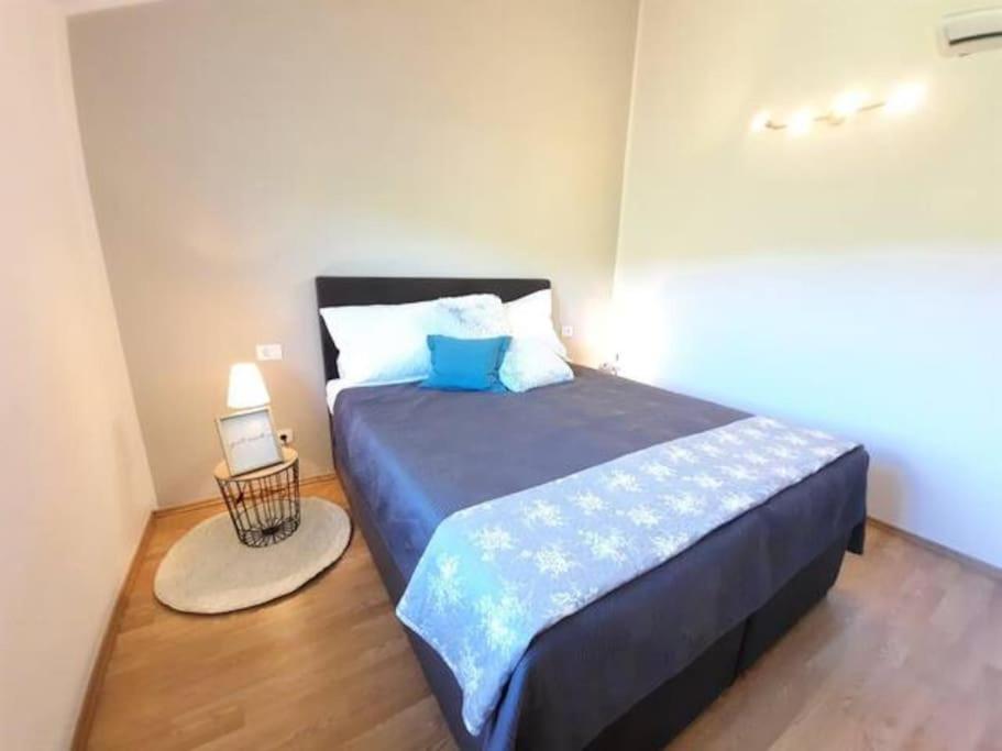 Holiday Home For 8 people, POOL + SEA view