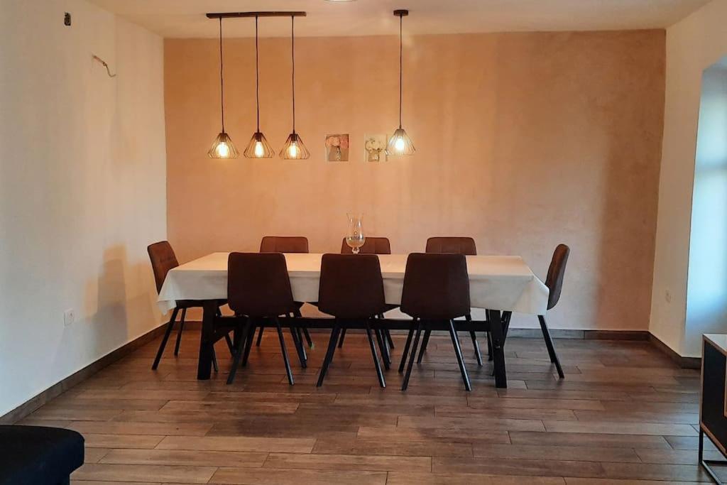 Holiday Home For 8 people, POOL + SEA view