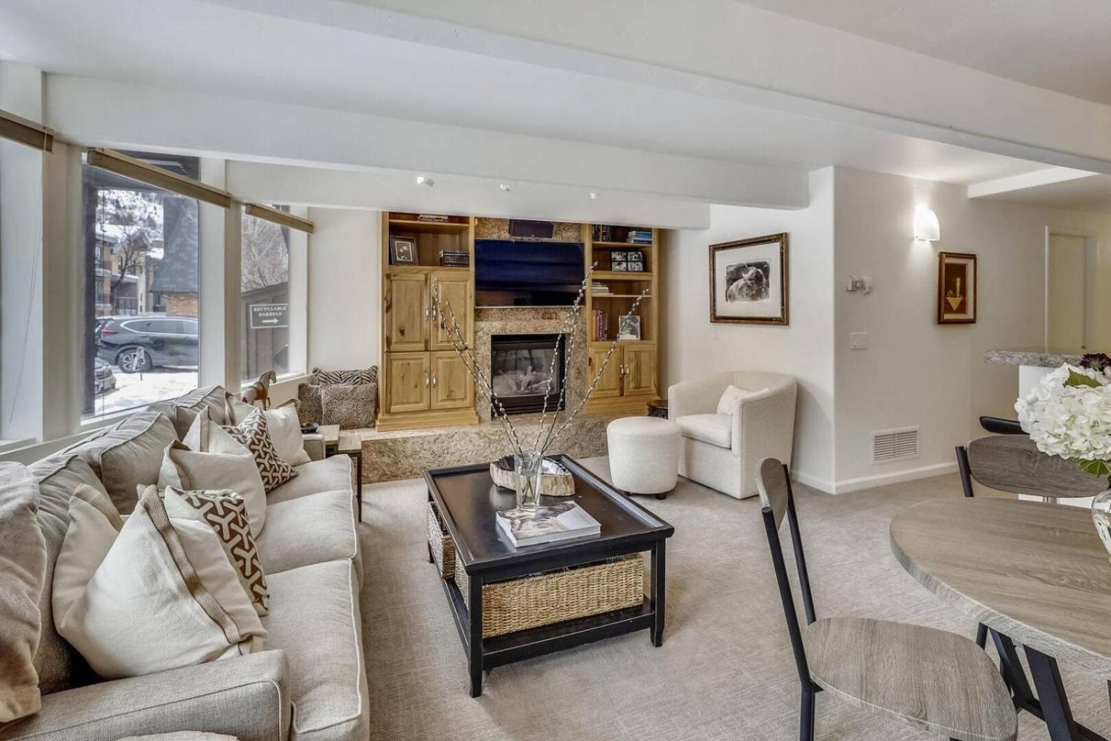 Downtown Aspen 2 Bedroom Condo Within Walking Distance To Gondola - Clairvaux view 2
