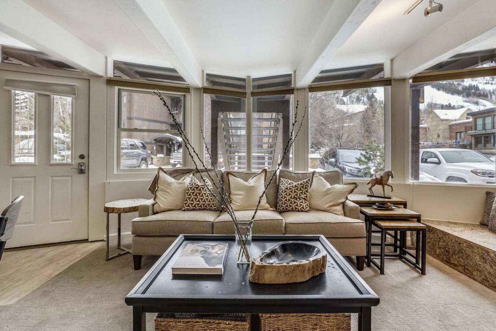 Downtown Aspen 2 Bedroom Condo Within Walking Distance To Gondola - Clairvaux view 3