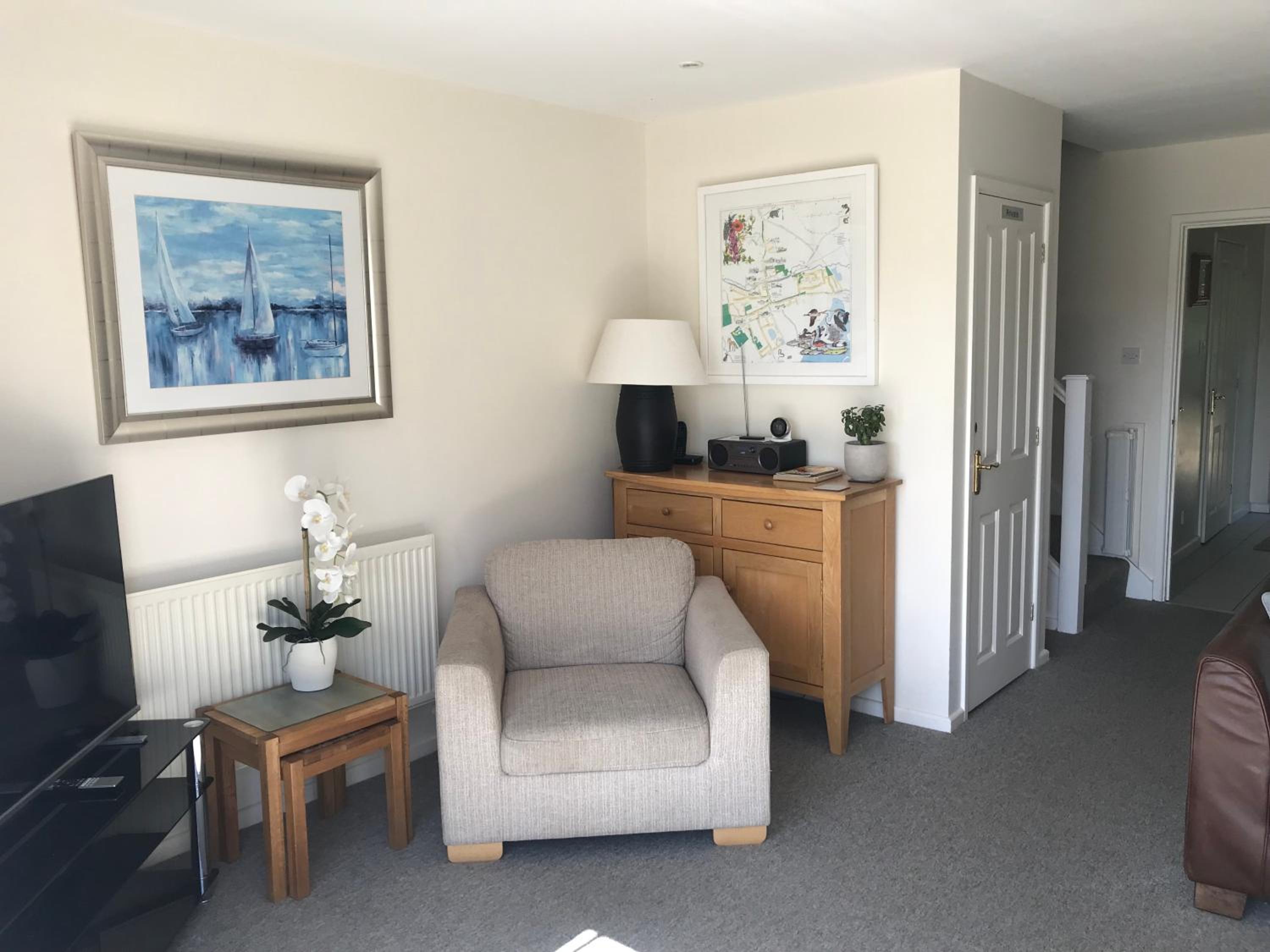 Liming Lodge - Lakeside Home in the Cotswolds view 5