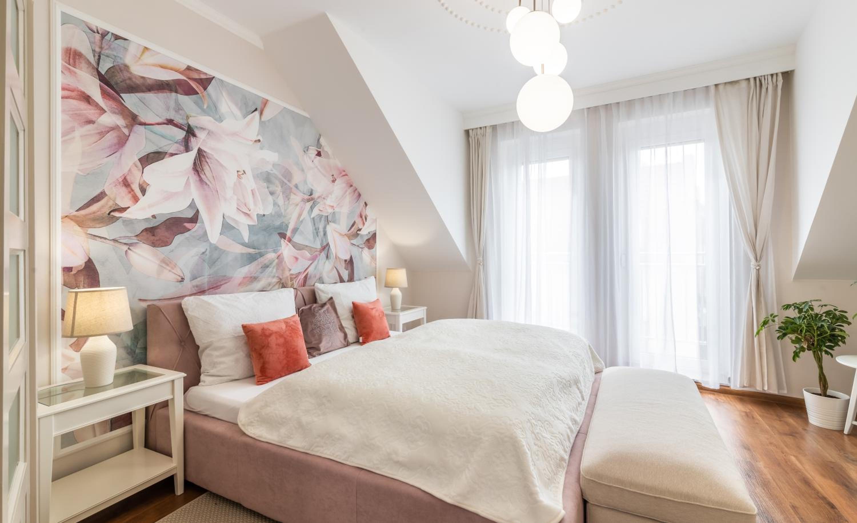 Monarchia Apartman Pearl view 4