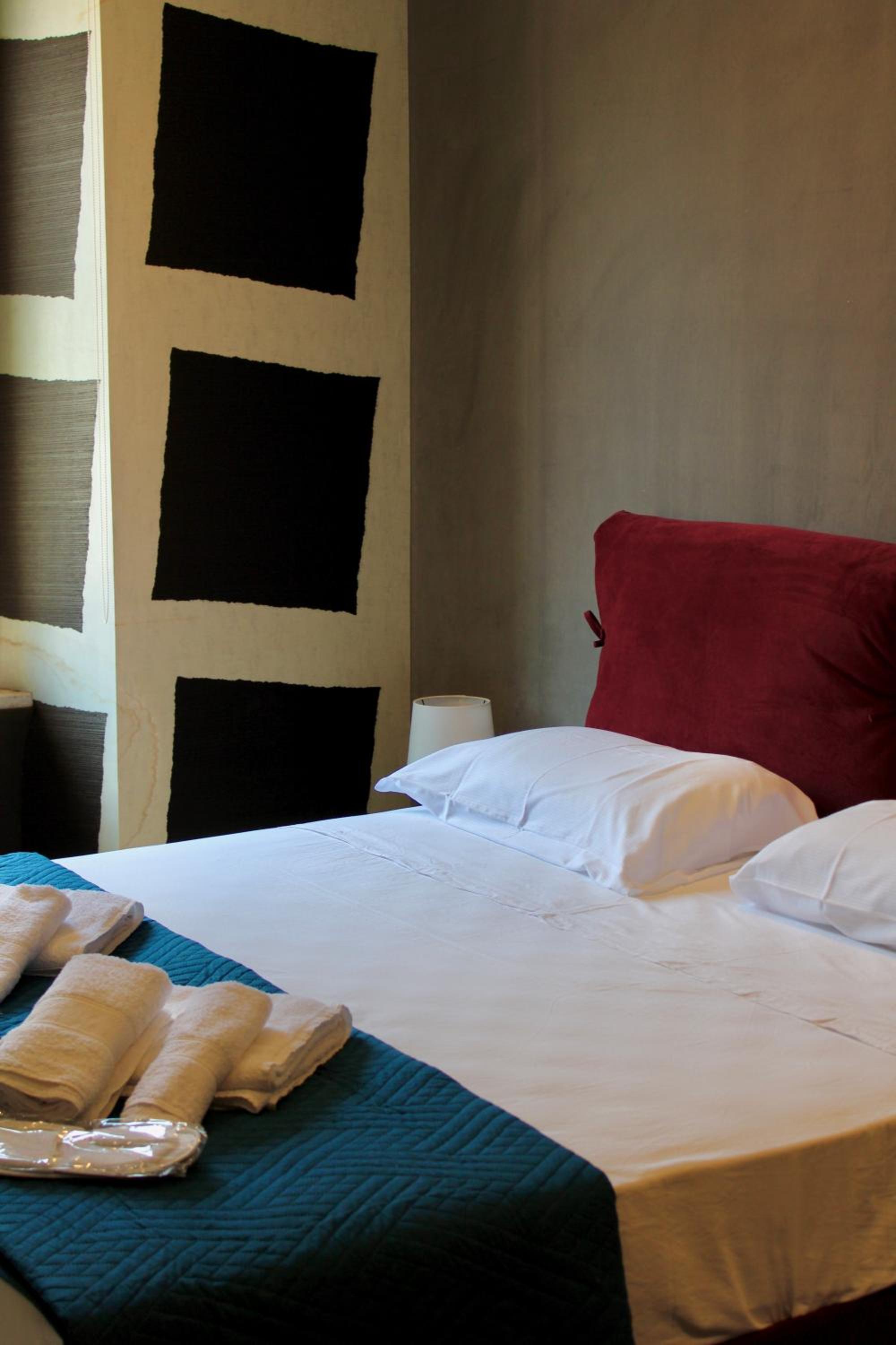 48 Fourty Eight Luxury Suites