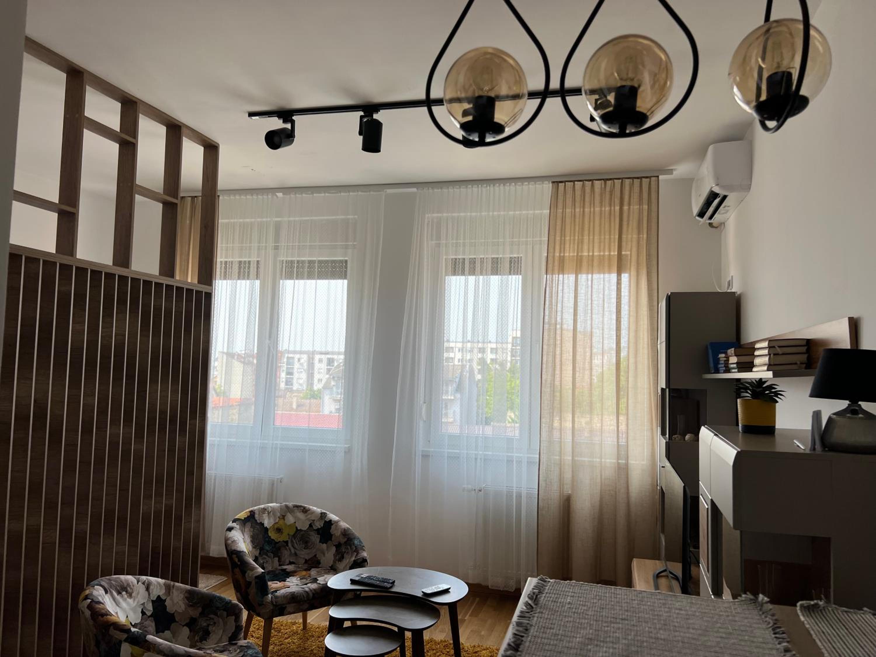 Apartment Charlie private parking view 2