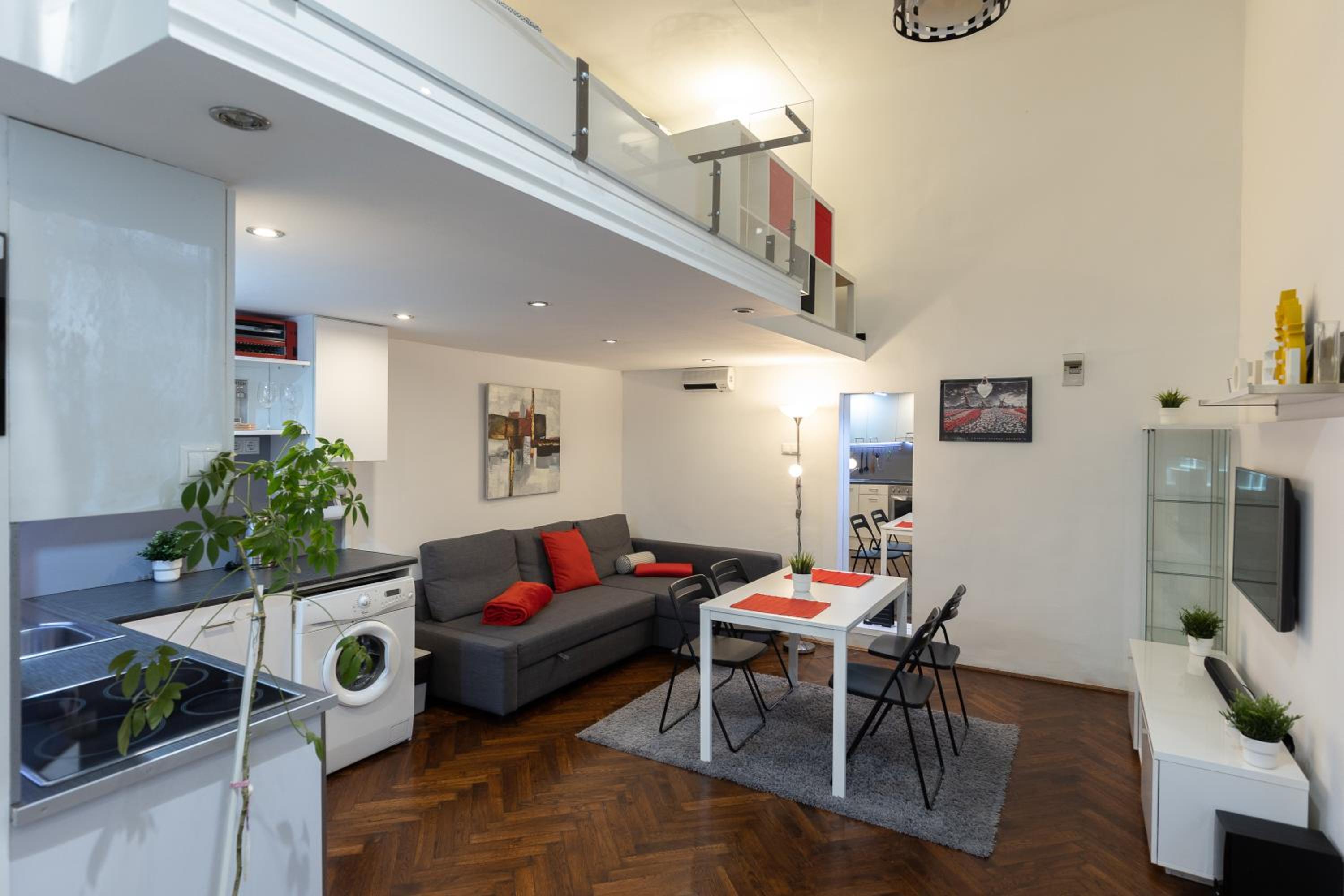 Bright & Shine Apartment