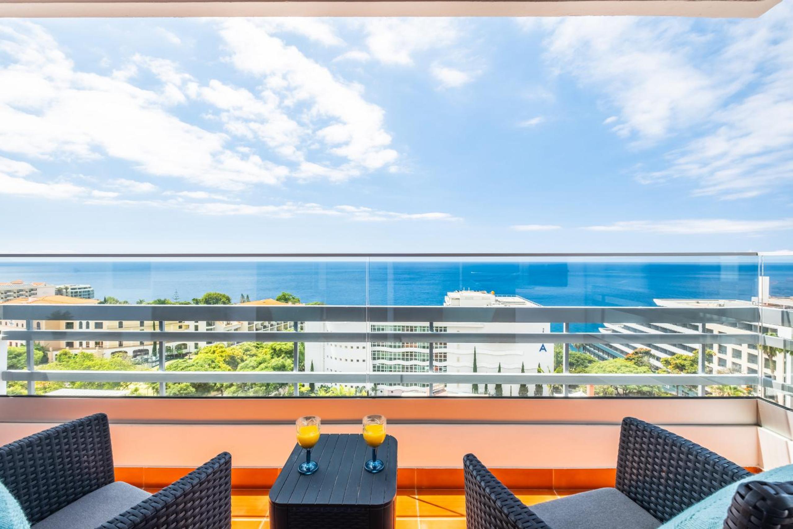 Lido Sunrise Apartment by Homie view 3