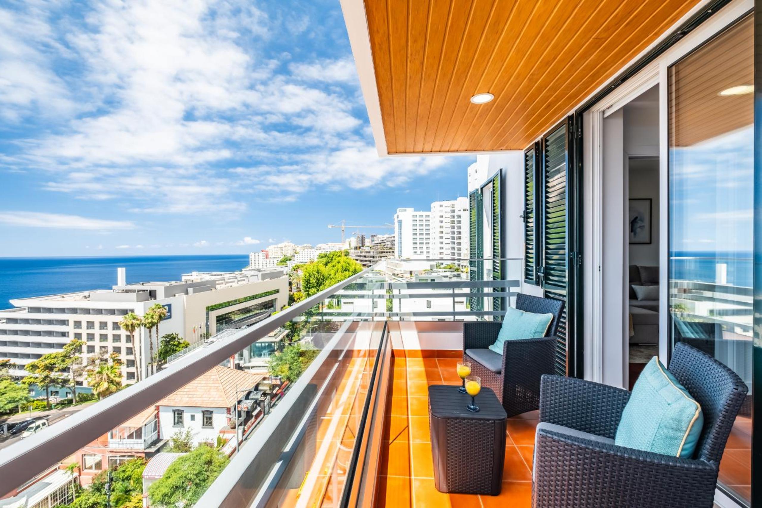 Lido Sunrise Apartment by Homie view 4