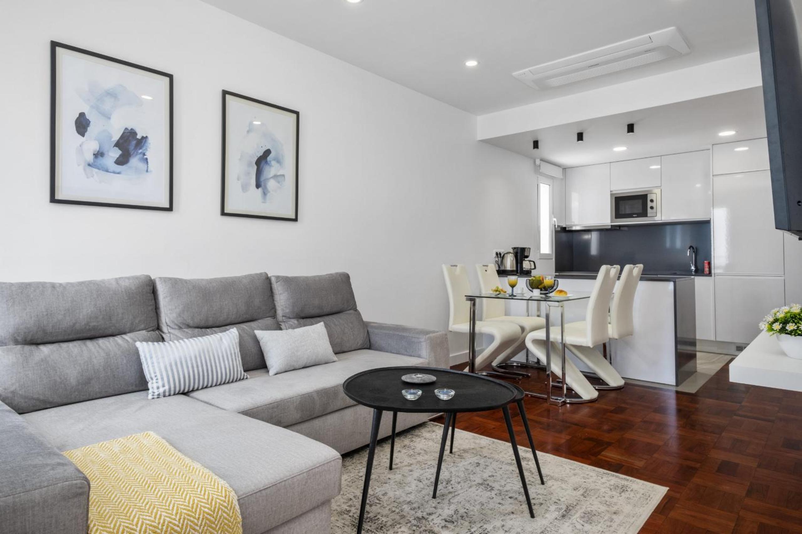 Lido Sunrise Apartment by Homie view 5