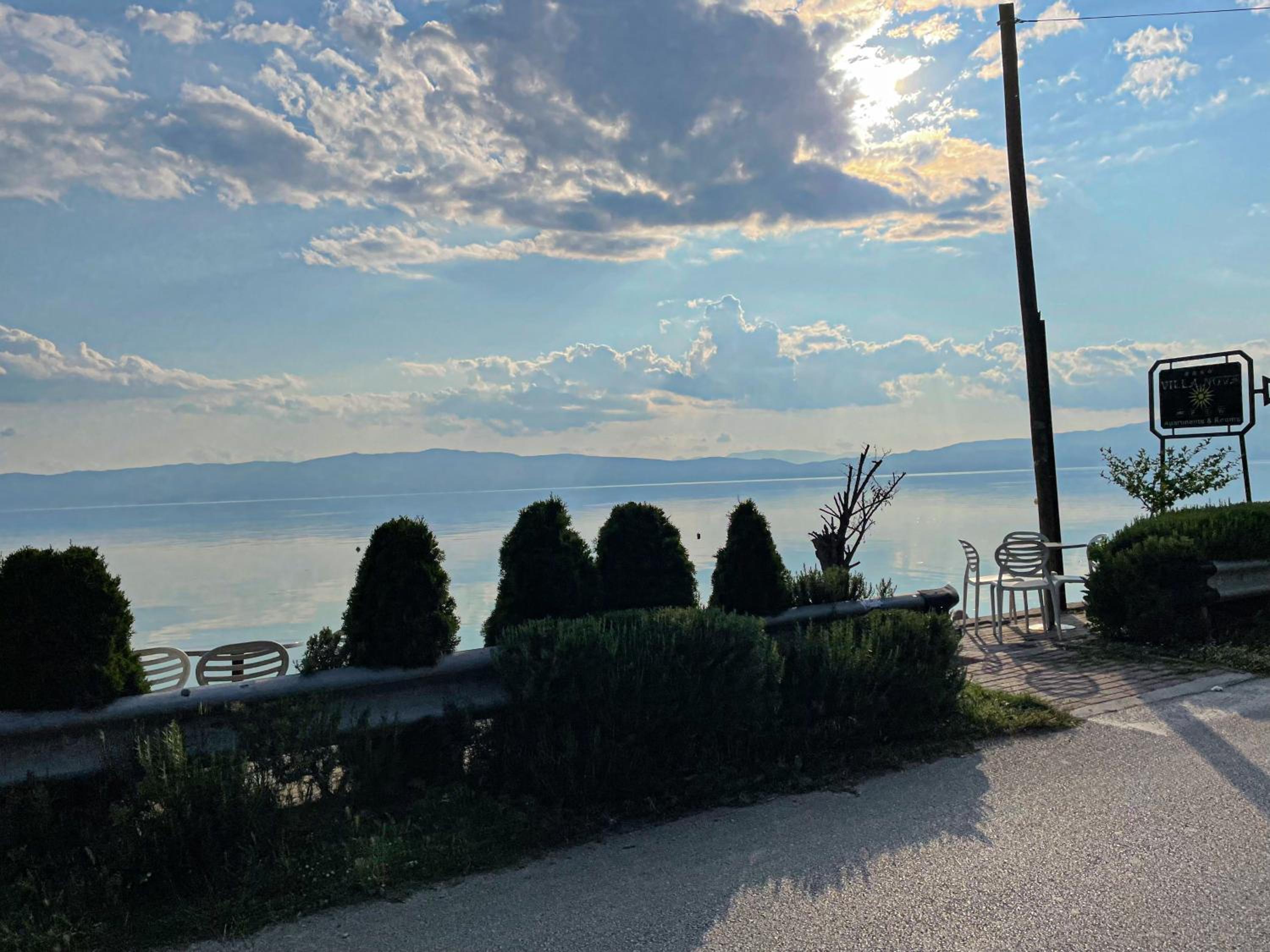 Korun's Lakeview Apartment view 3