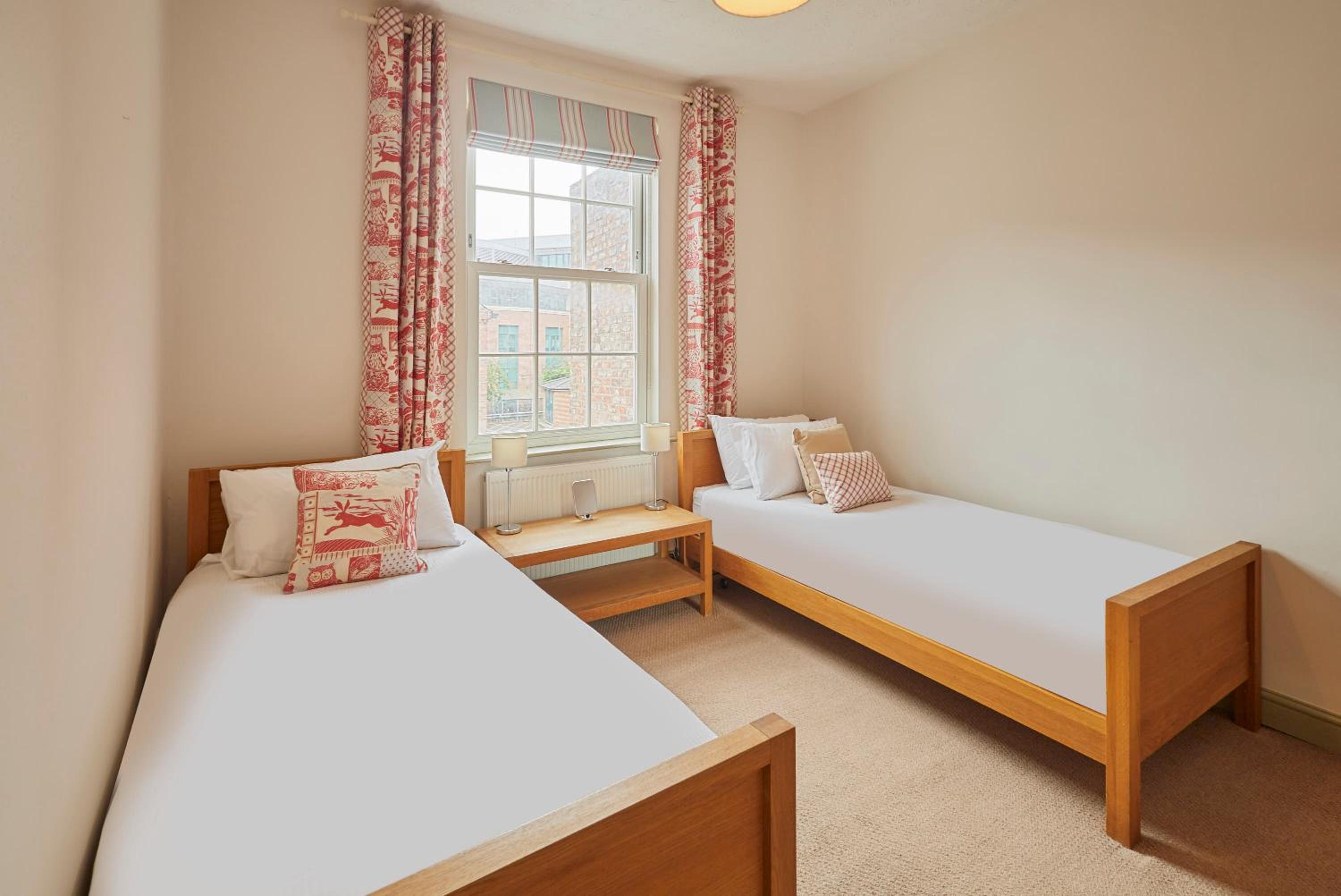 Host & Stay - St Denys View view 4