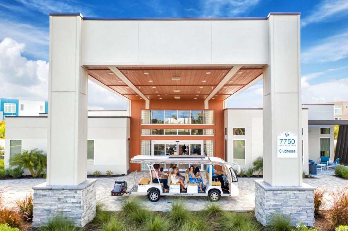 Hotel Beautiful 3 Bedroom Town House with Patio - 7920DS - Image 1