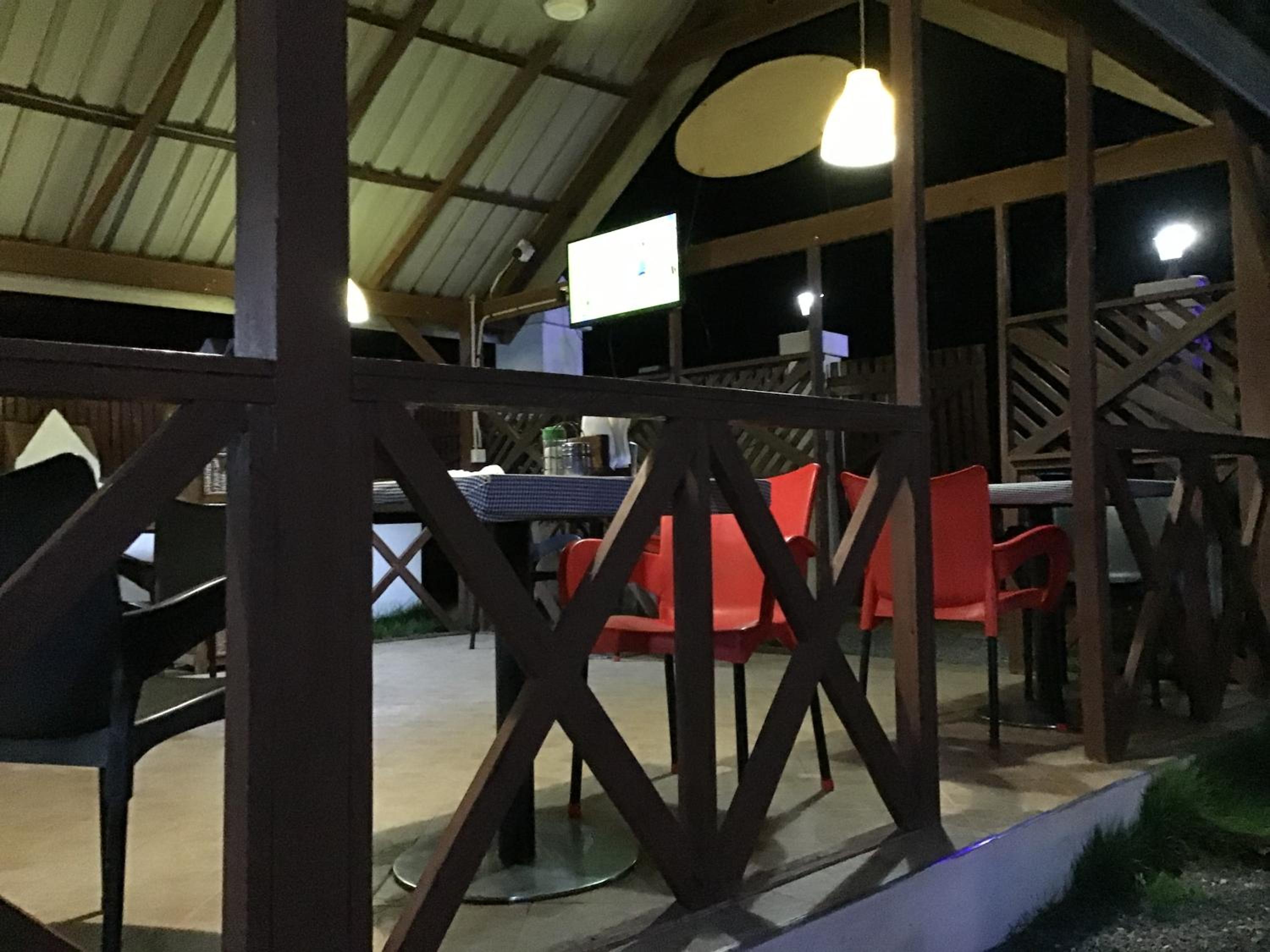 Ezime Guesthouse And Pizzeria