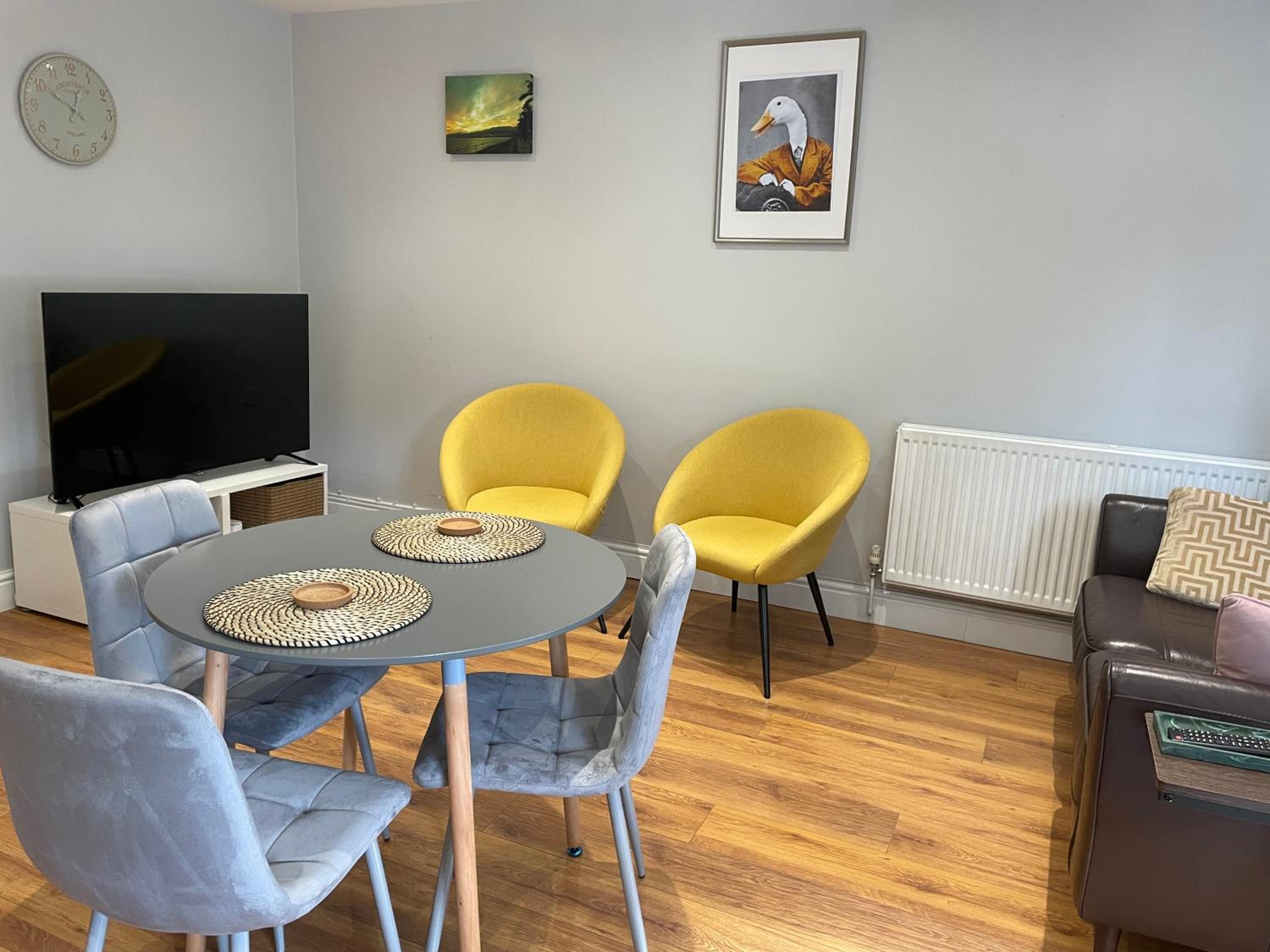 2 Bedroom Apartment Chiswick Park Tube Station