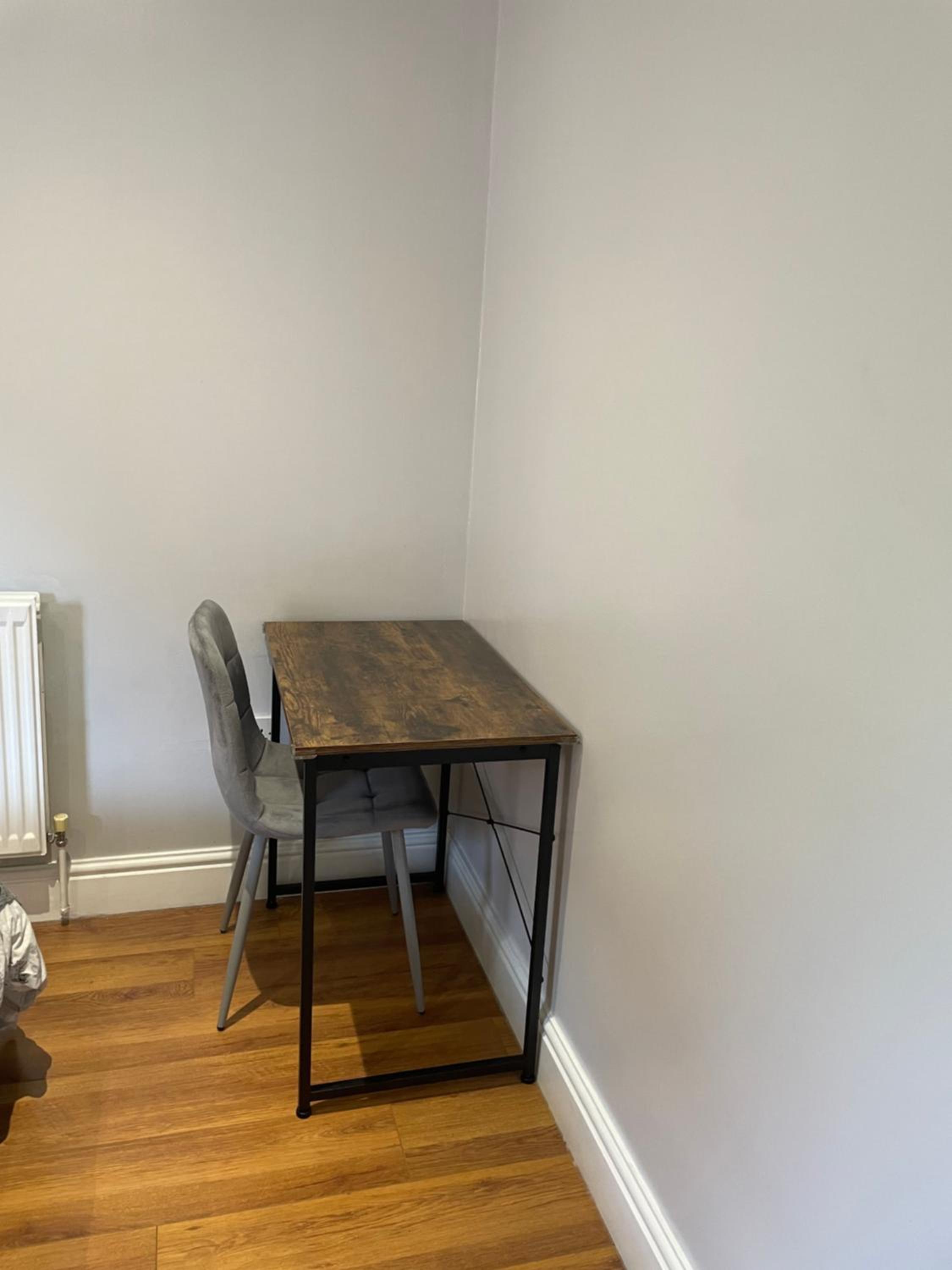 2 Bedroom Apartment Chiswick Park Tube Station